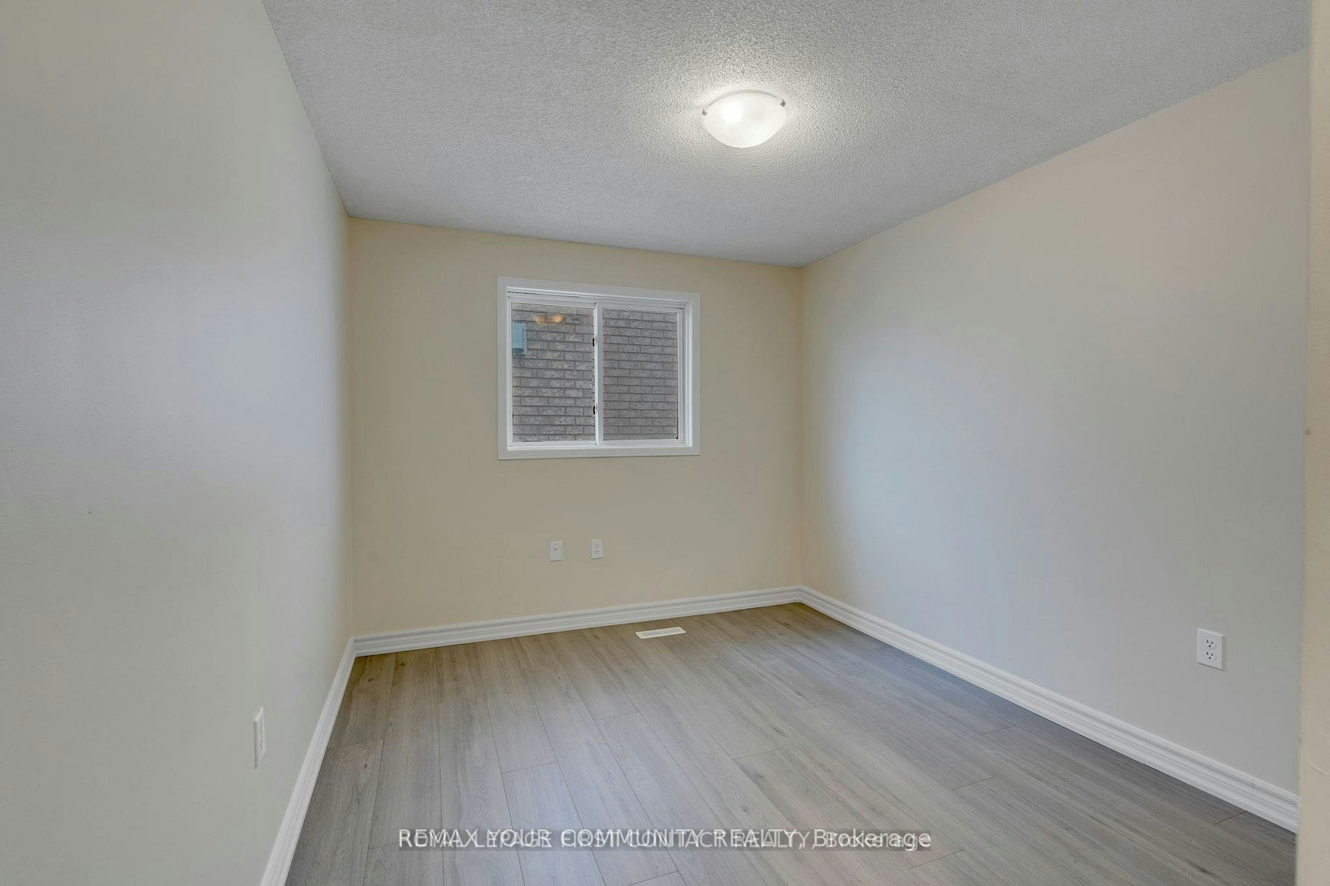 (main)-16 Waddington Crescent, Barrie, ON, L4N 8C8 - 12