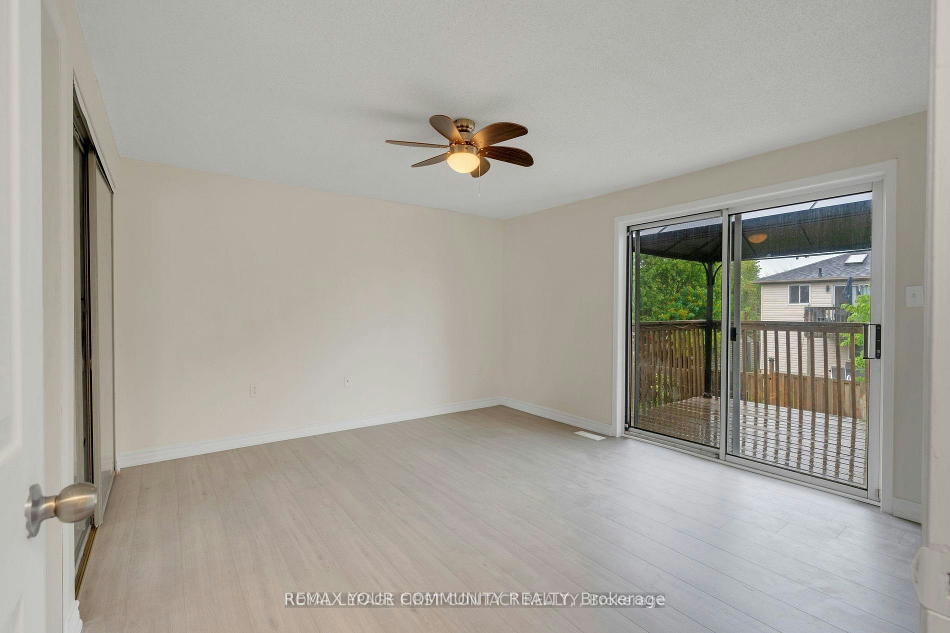 (main)-16 Waddington Crescent, Barrie, ON, L4N 8C8 - 11