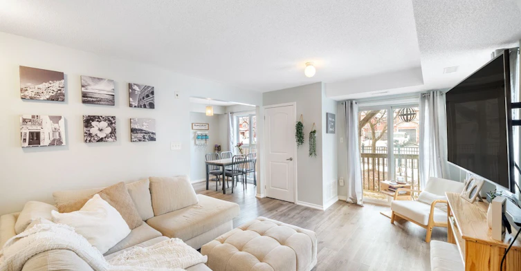 4-17 Cheltenham Road, Barrie, ON, L4M 0E7 - 2