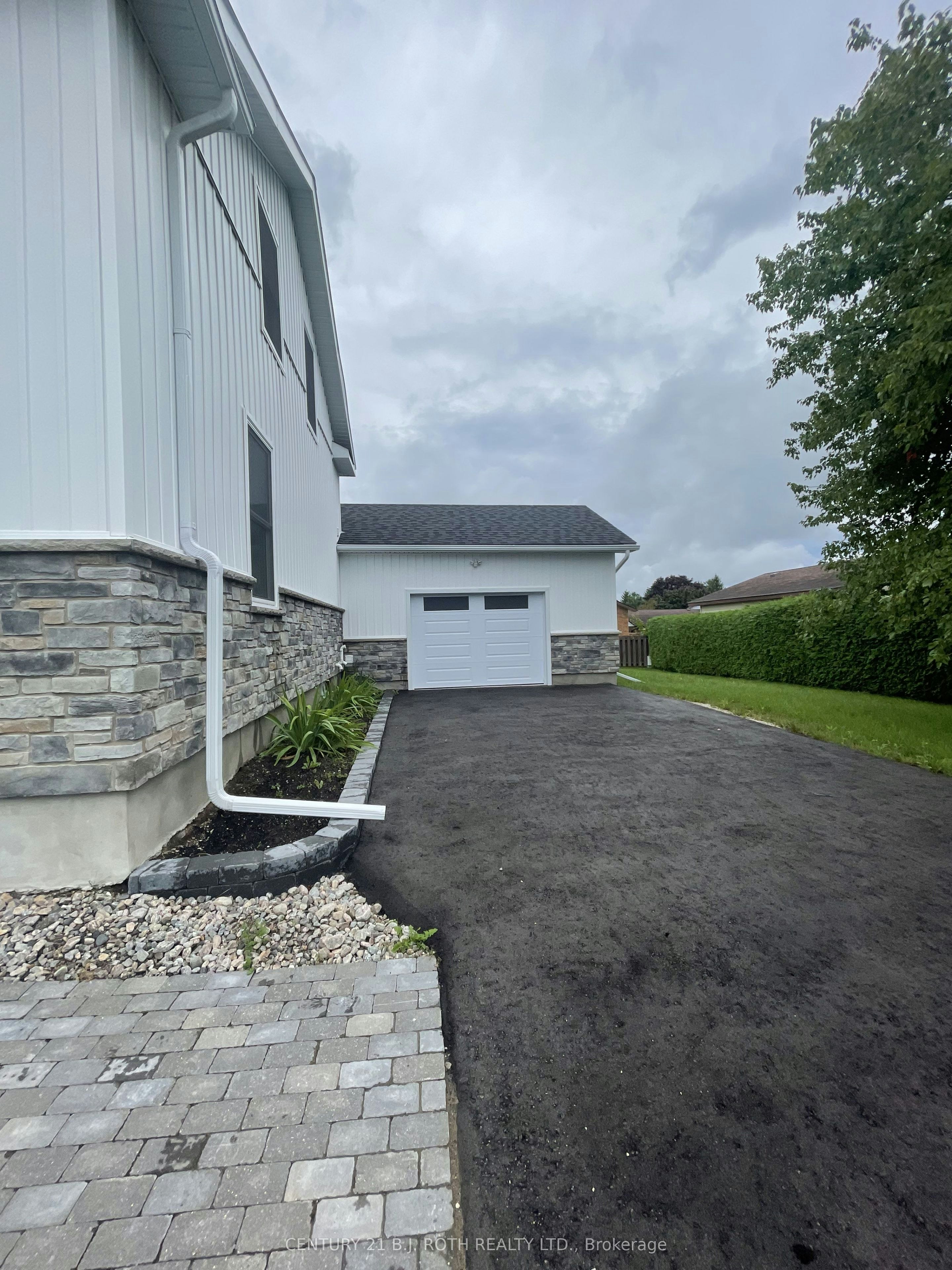 9 Bertram Drive, Springwater, ON, L0L 1P0 - 3