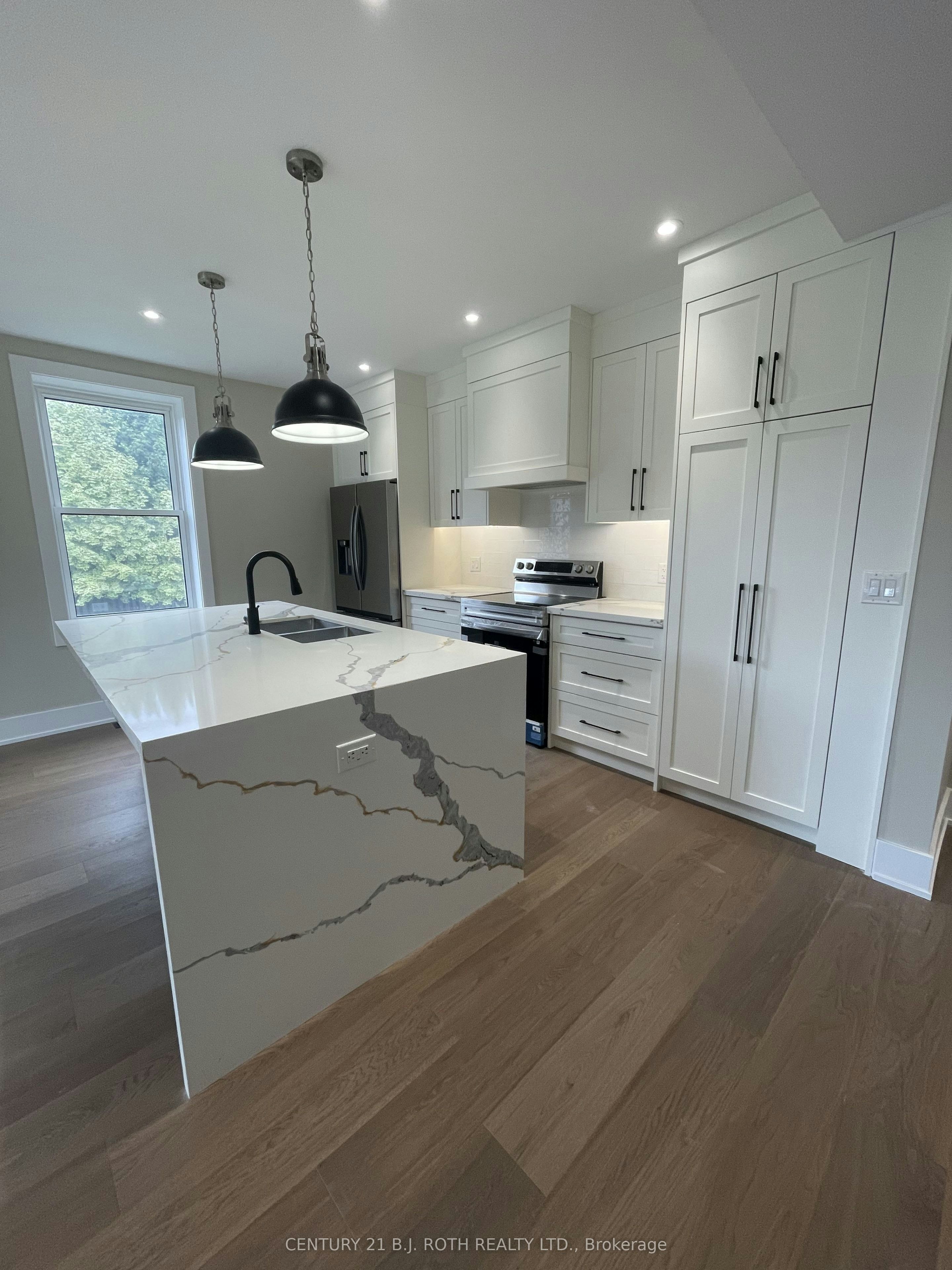 9 Bertram Drive, Springwater, ON, L0L 1P0 - 8