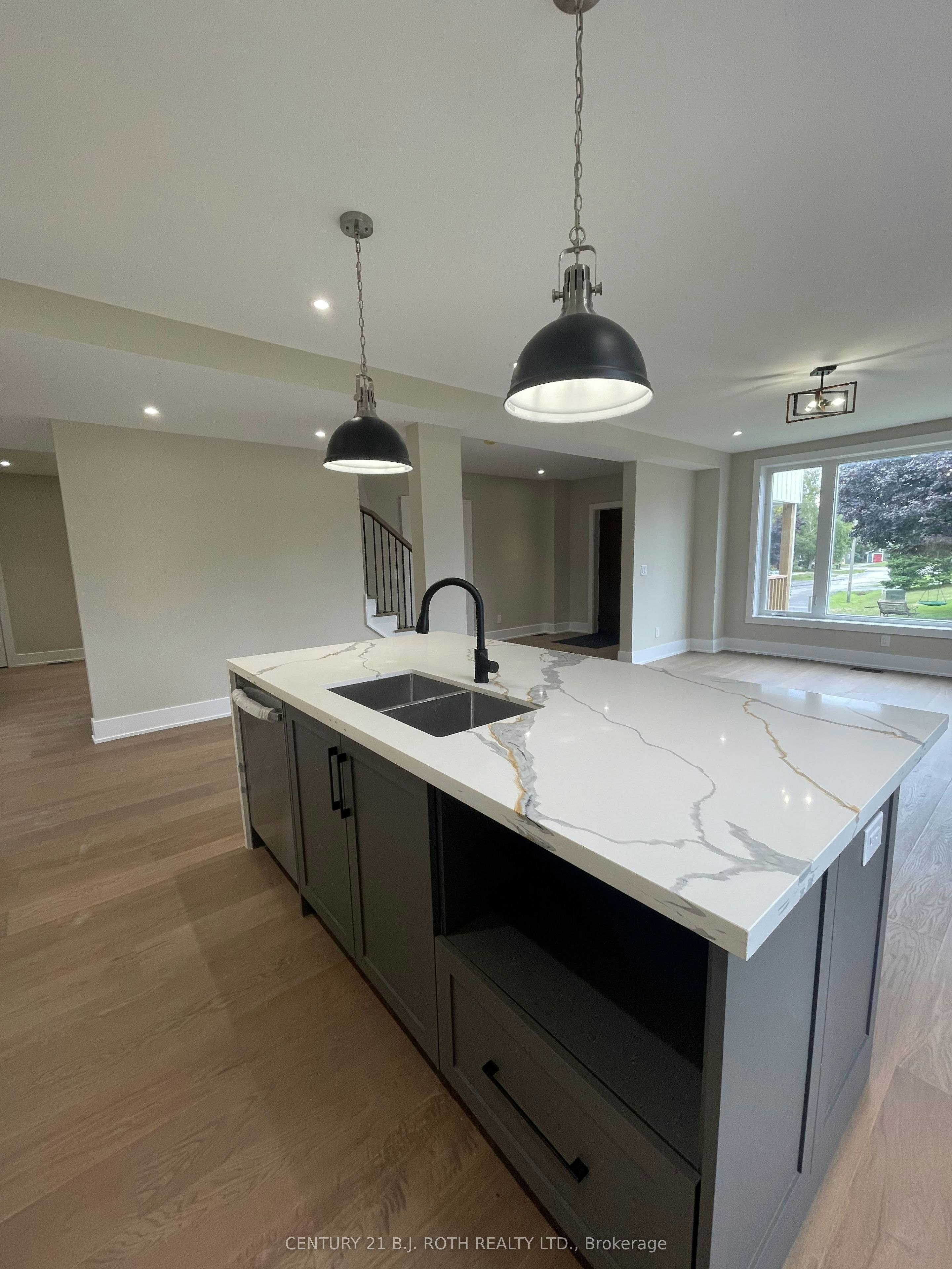 9 Bertram Drive, Springwater, ON, L0L 1P0 - 7