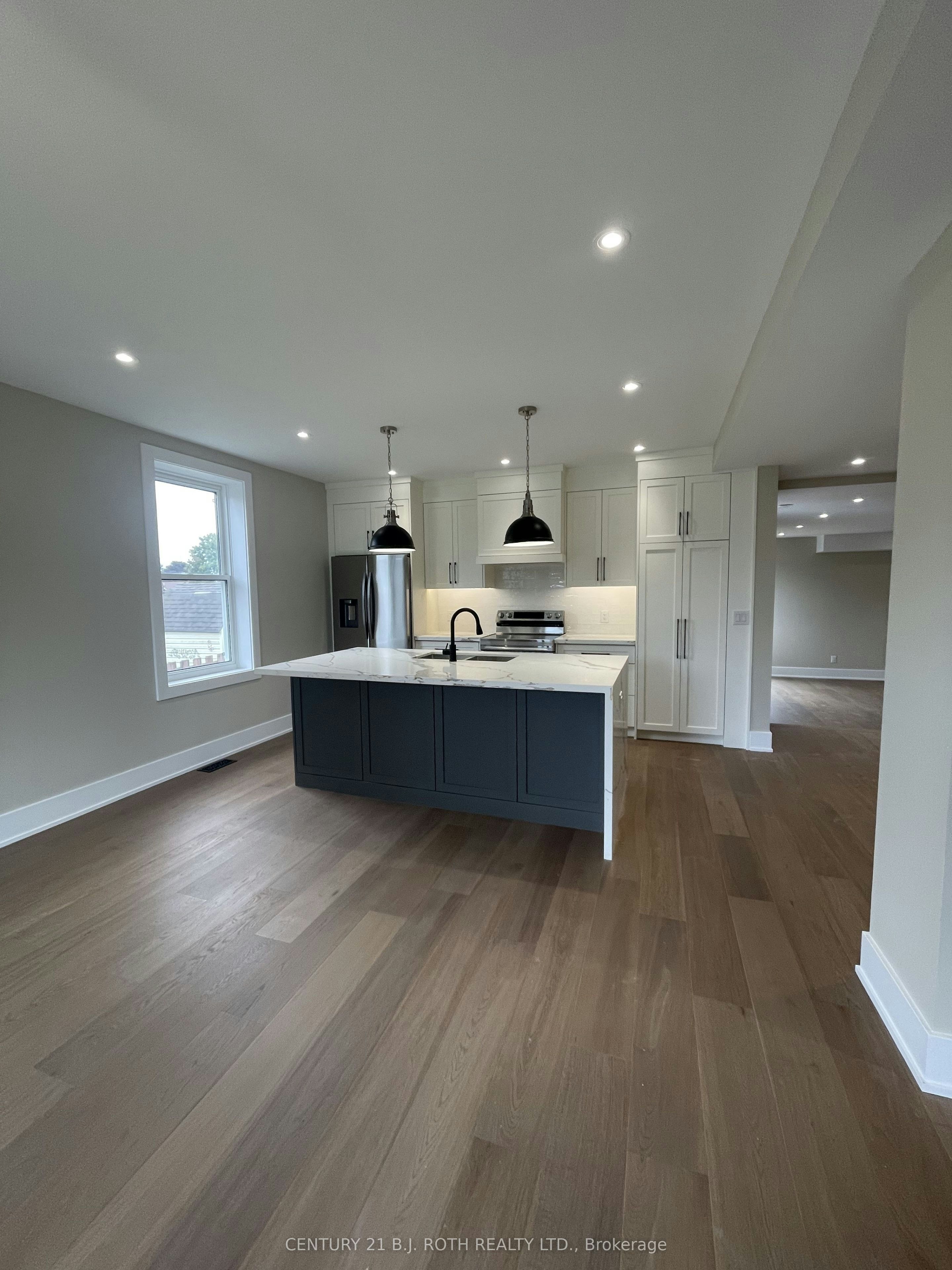 9 Bertram Drive, Springwater, ON, L0L 1P0 - 6