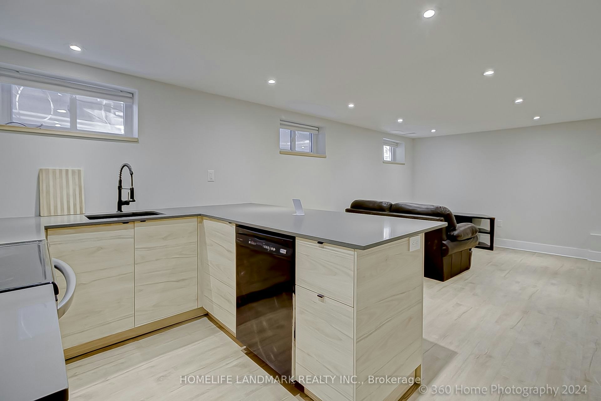 BSMT-206 Napier Street, Barrie, ON, L4M 1W8 - 4