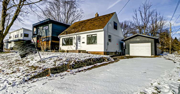 BSMT-206 Napier Street, Barrie, ON, L4M 1W8 - 2