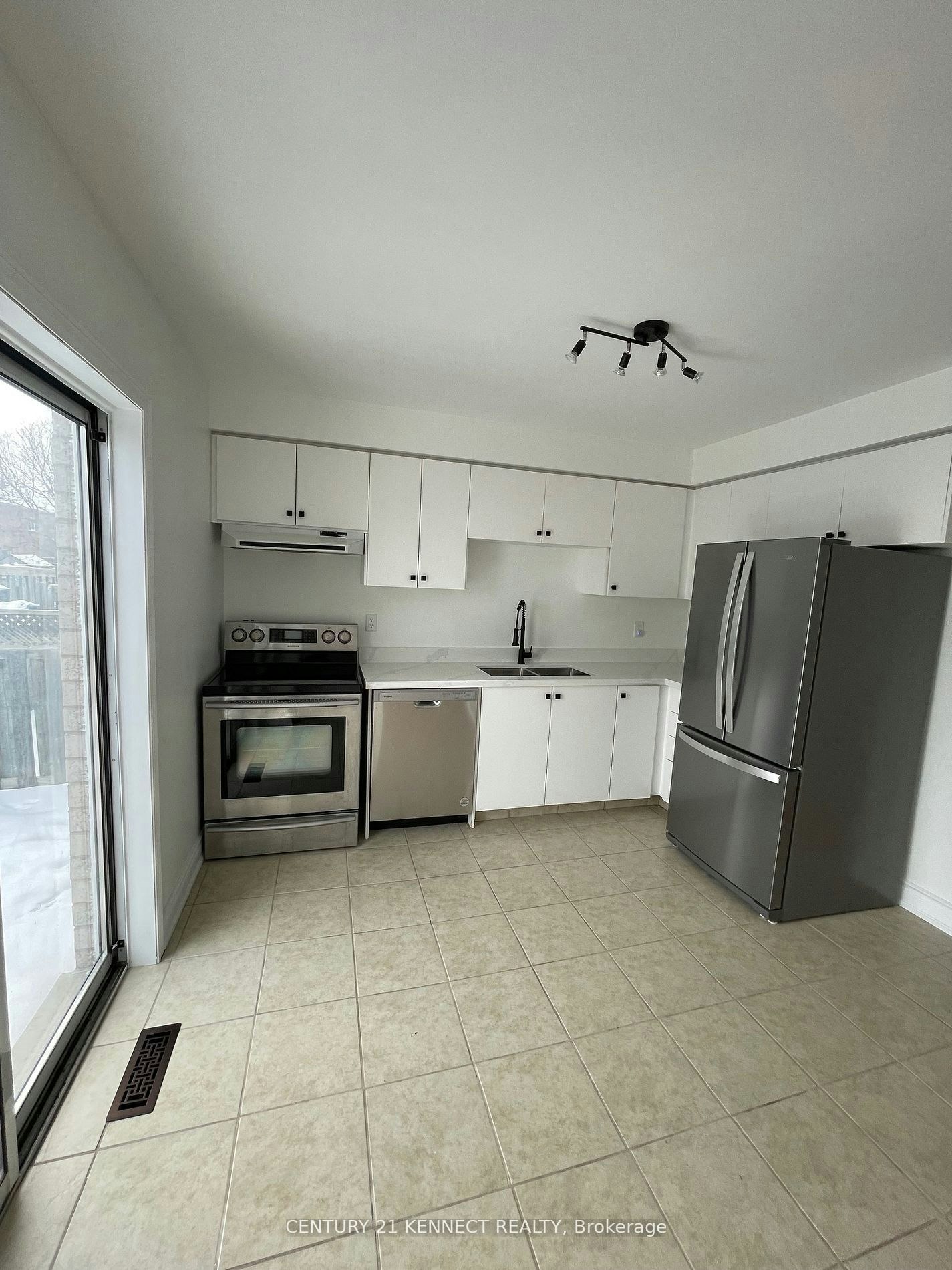 35 Drake Drive, Barrie, ON, L4N 8X4 - 3