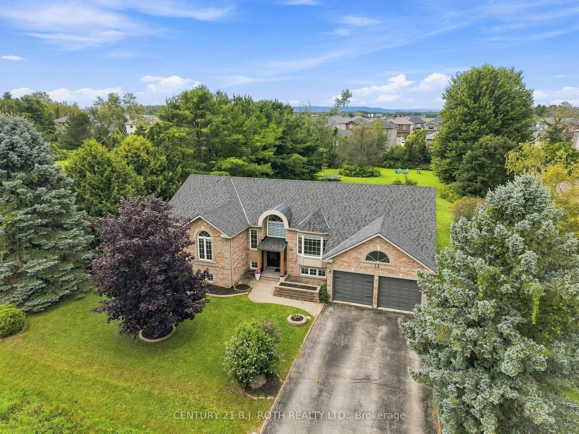 3 Dean Court, Wasaga Beach, ON, L9Z 1J9