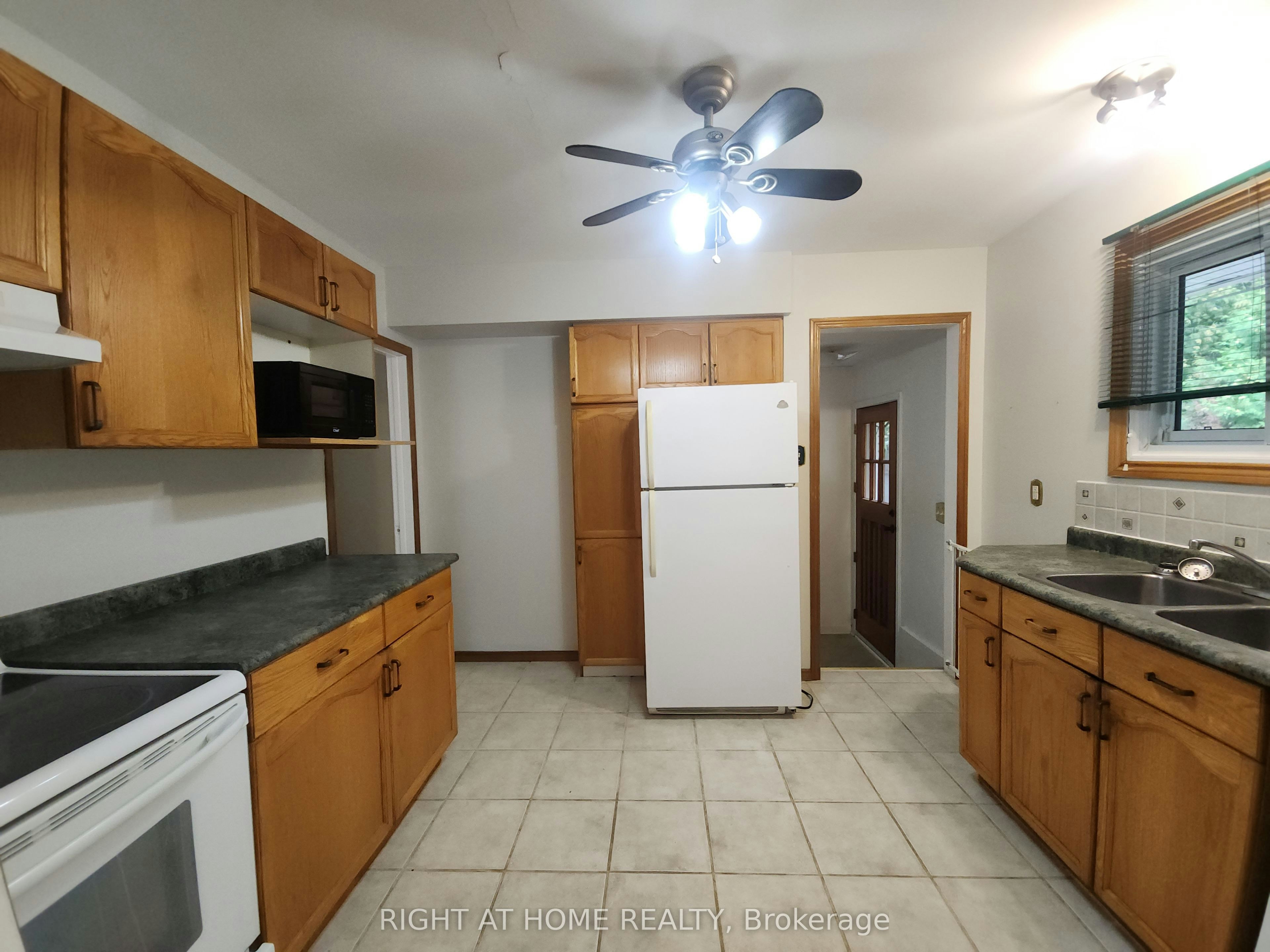 1023 Carson Road, Springwater, ON, L4M 4S5 - 8