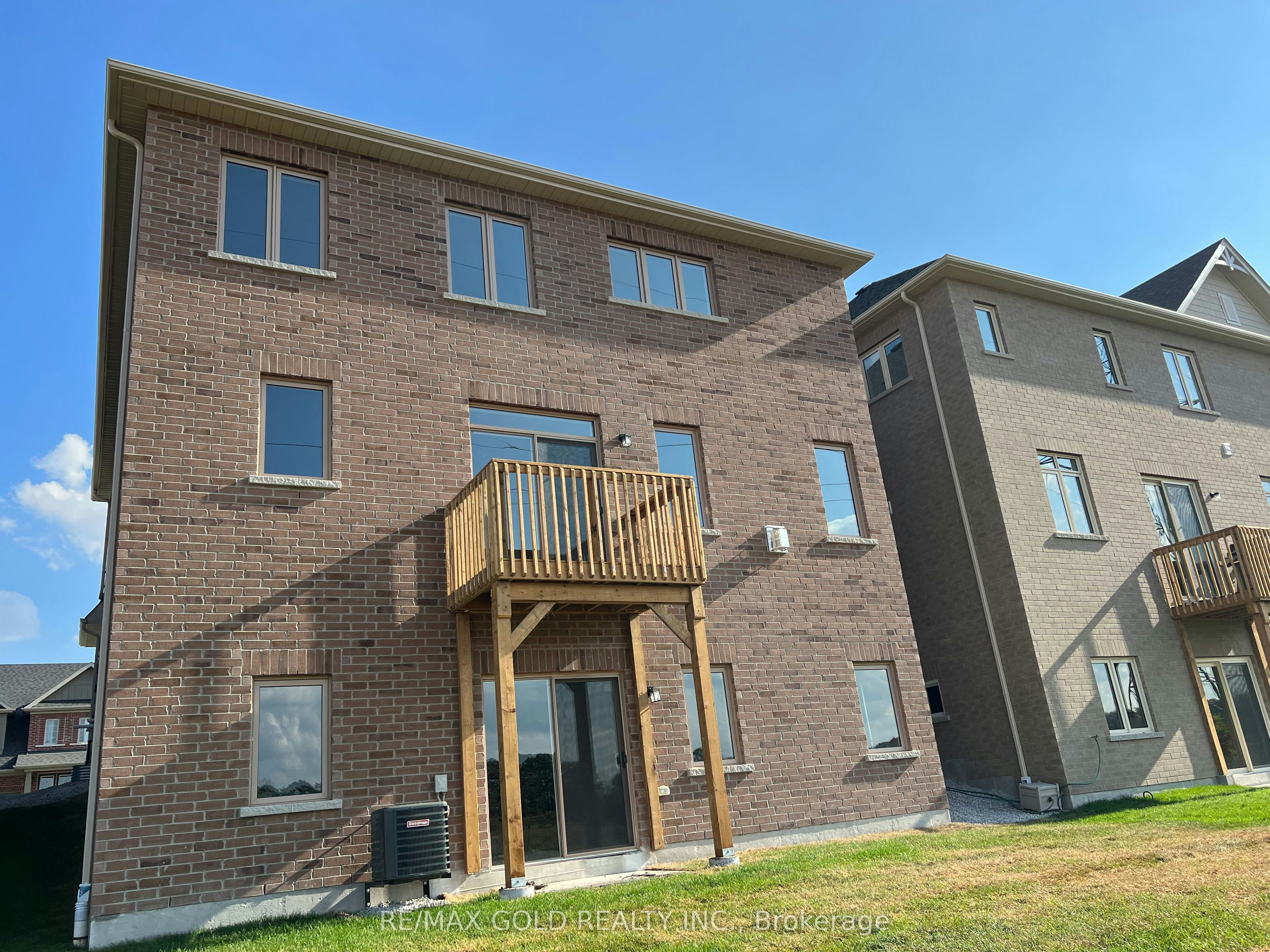 21 Sanford Circle, Springwater, ON, L9X 2A8 - 18