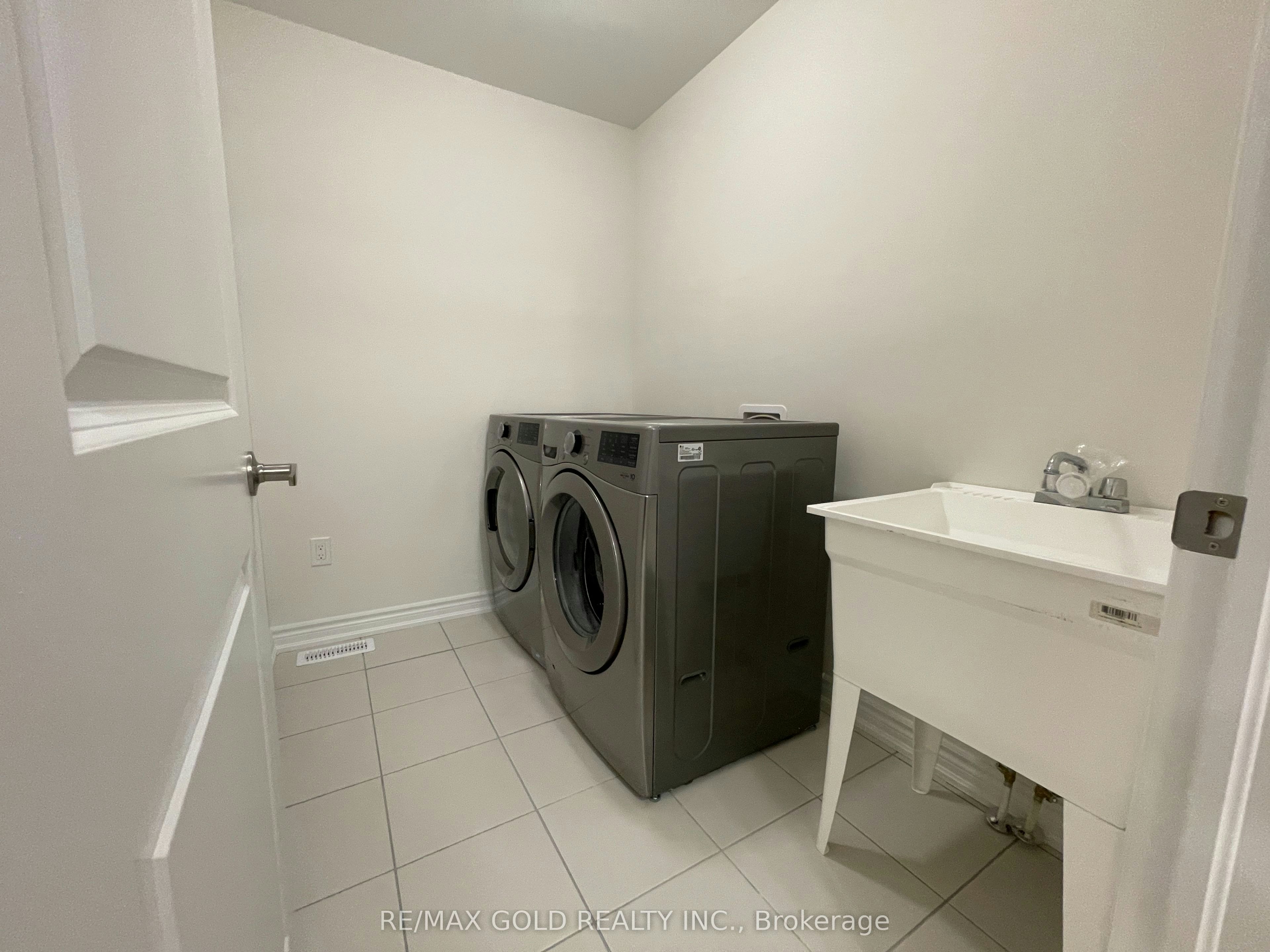21 Sanford Circle, Springwater, ON, L9X 2A8 - 11