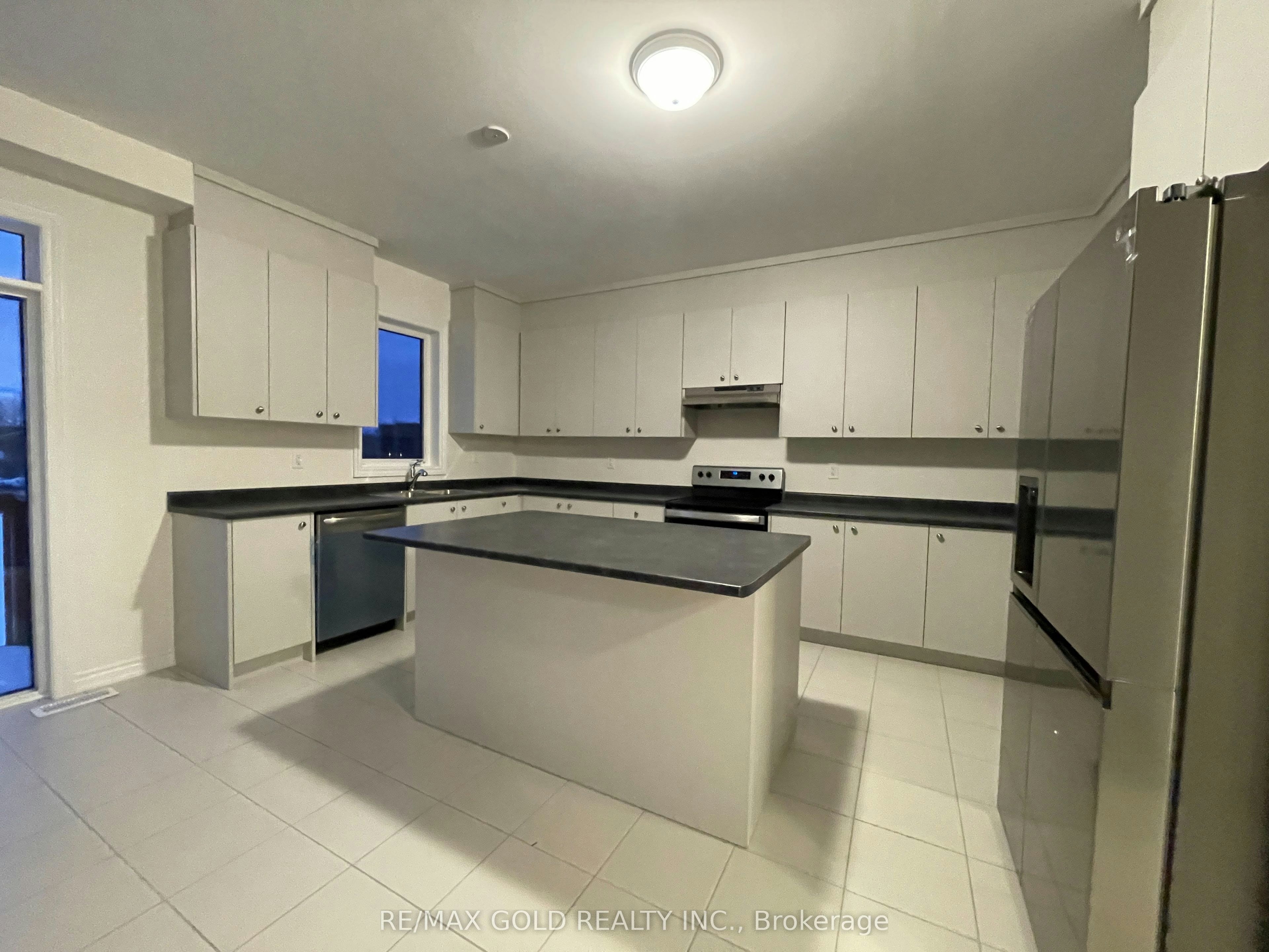 21 Sanford Circle, Springwater, ON, L9X 2A8 - 6
