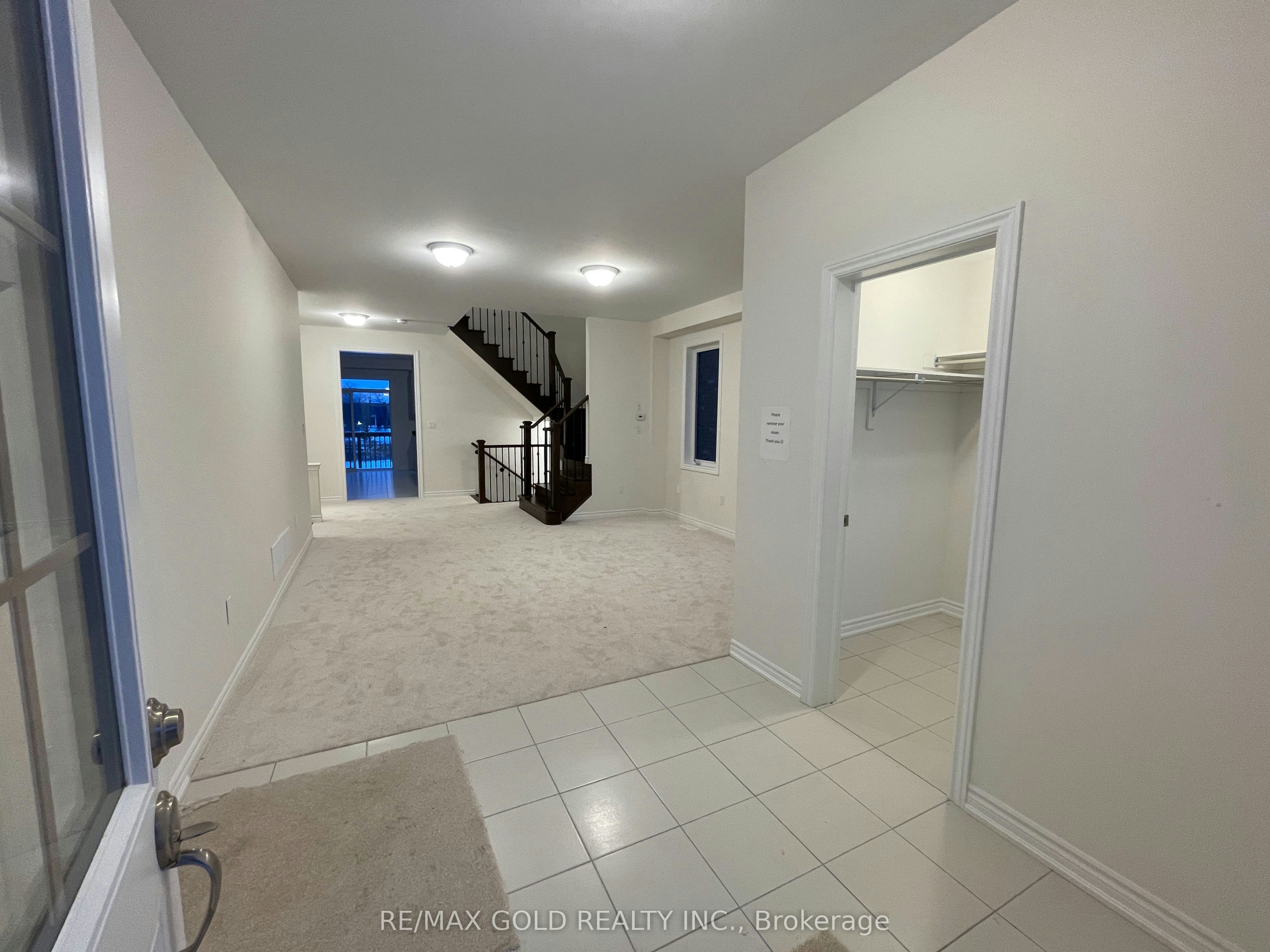 21 Sanford Circle, Springwater, ON, L9X 2A8 - 2