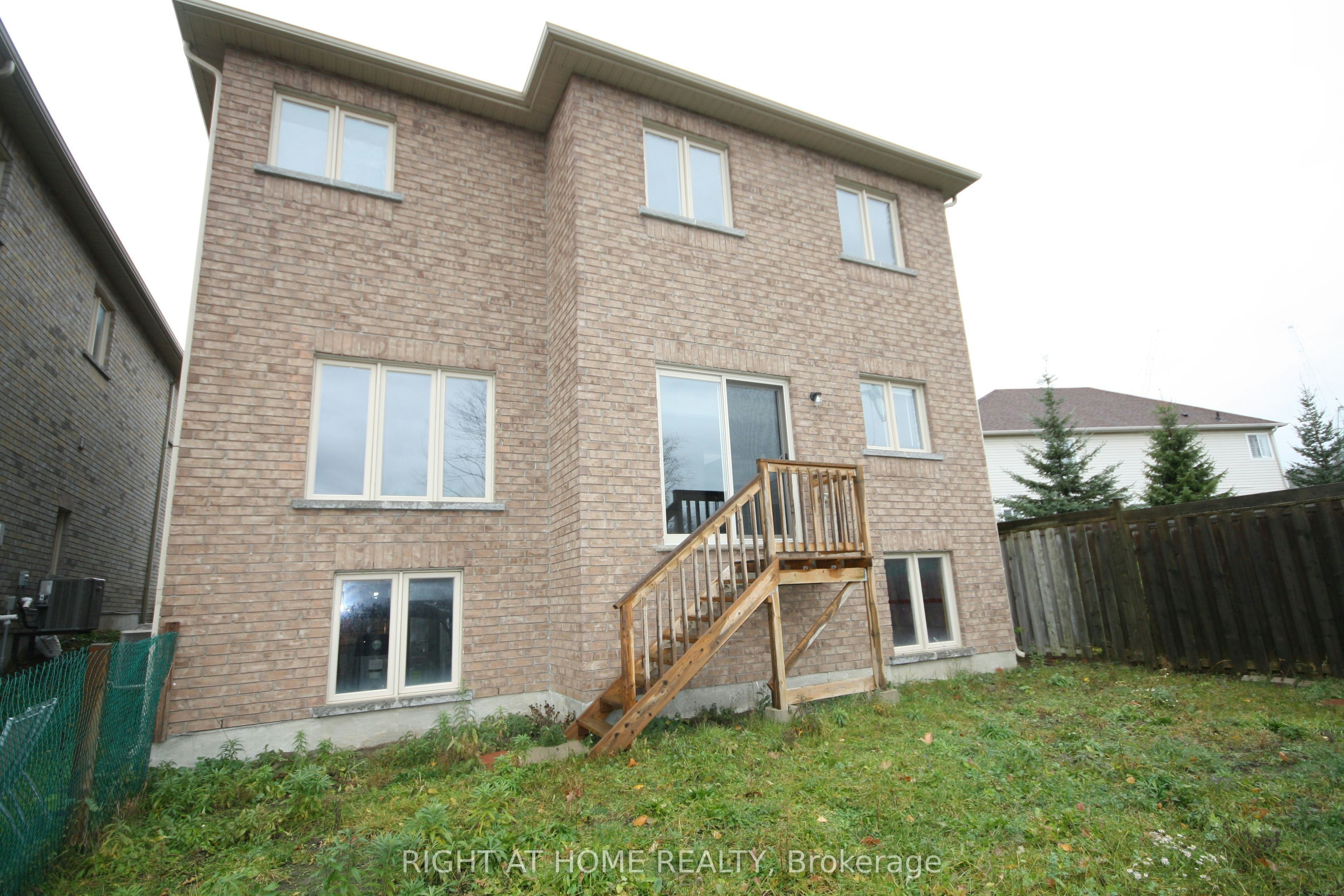 66 White Crescent, Barrie, ON, L4N 5Z9 - 2