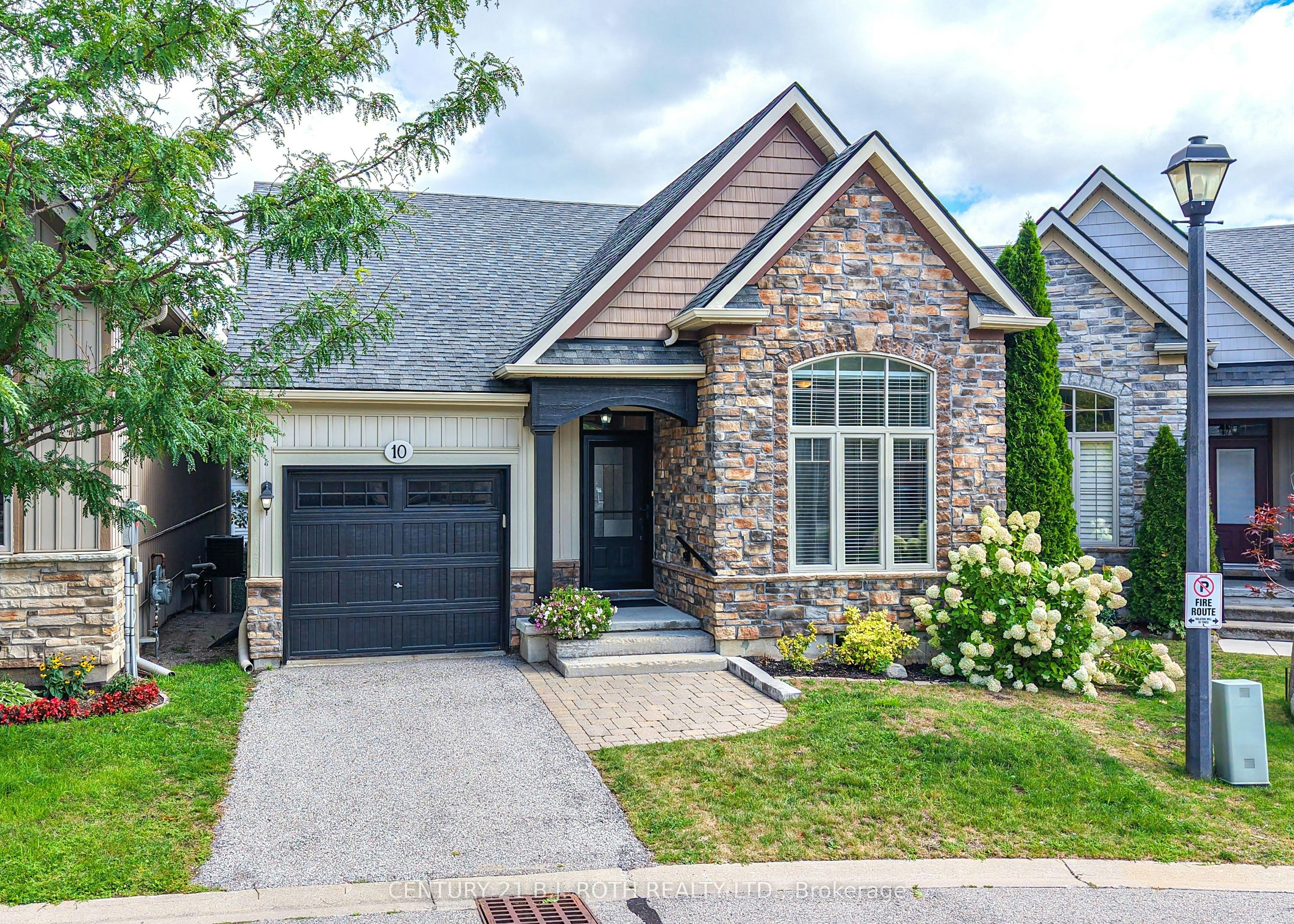 10 Canterbury Circle, Orillia, ON, L3V 0C9