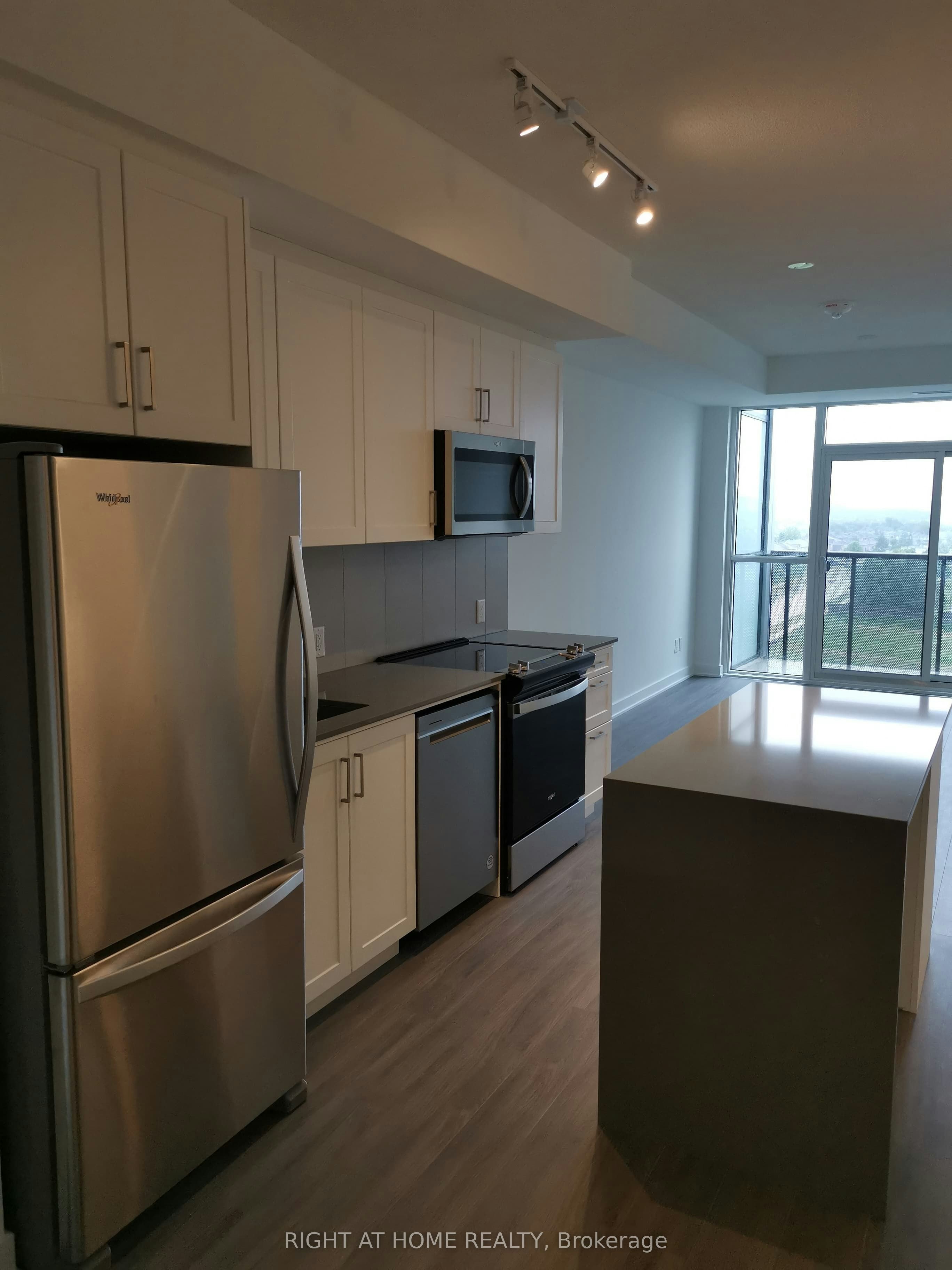 612-681 Yonge Street E, Barrie, ON, L9J 0K1 - 14