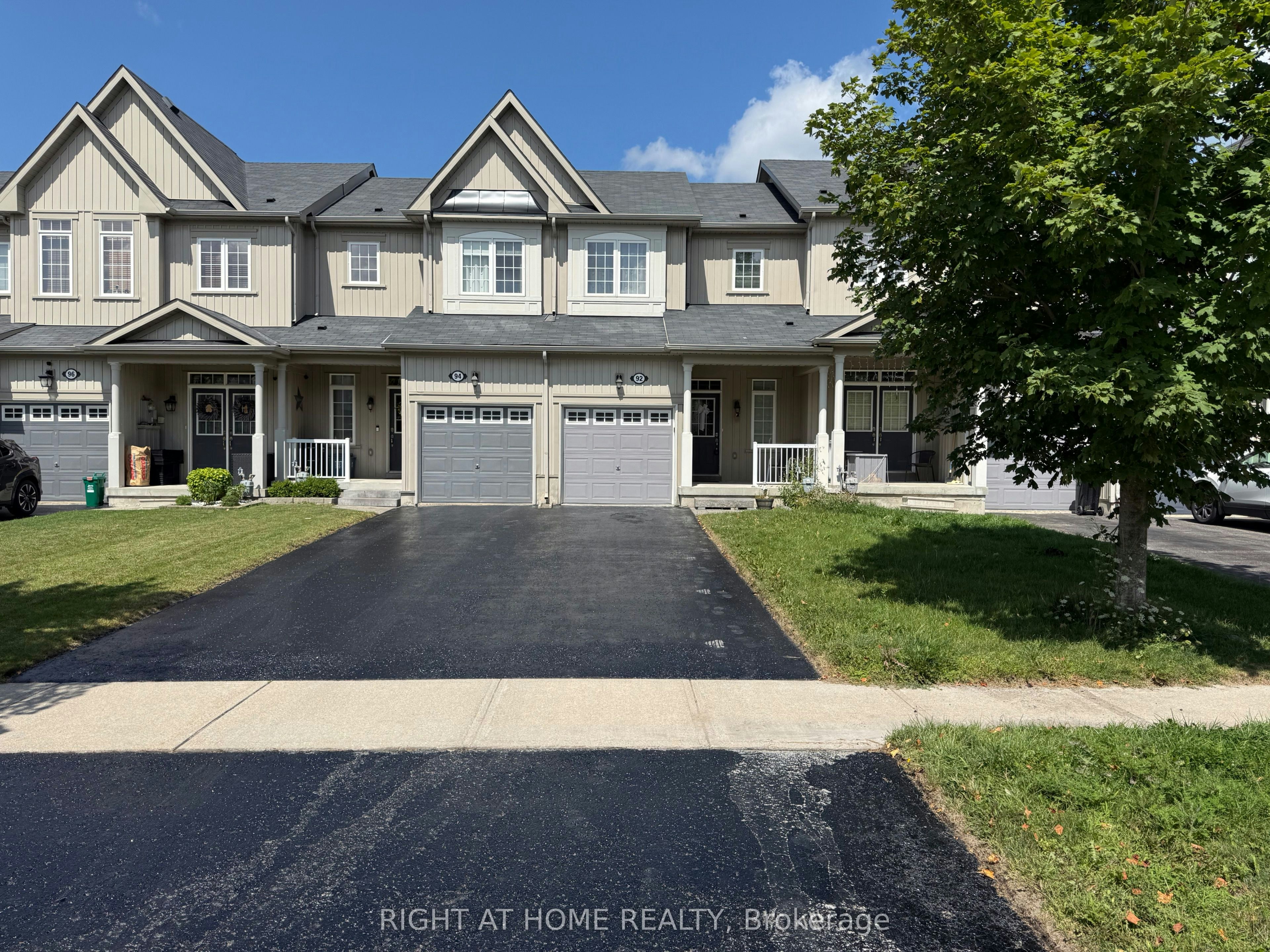 92 Pearcey Crescent, Barrie, ON, L4N 6R7