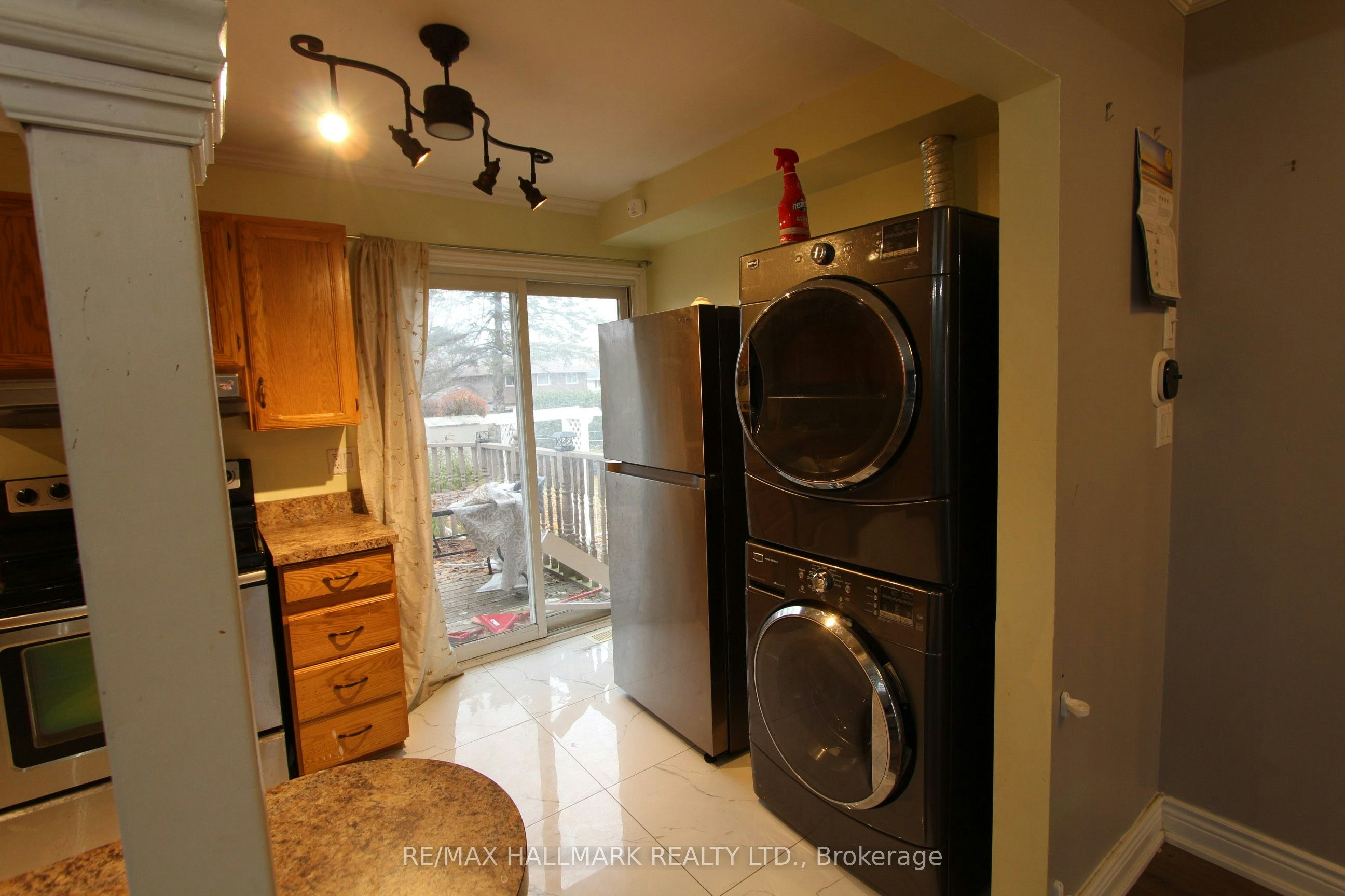 Upper Unit-8 Meadowland Avenue, Barrie, ON, L4N 2Y4 - 6