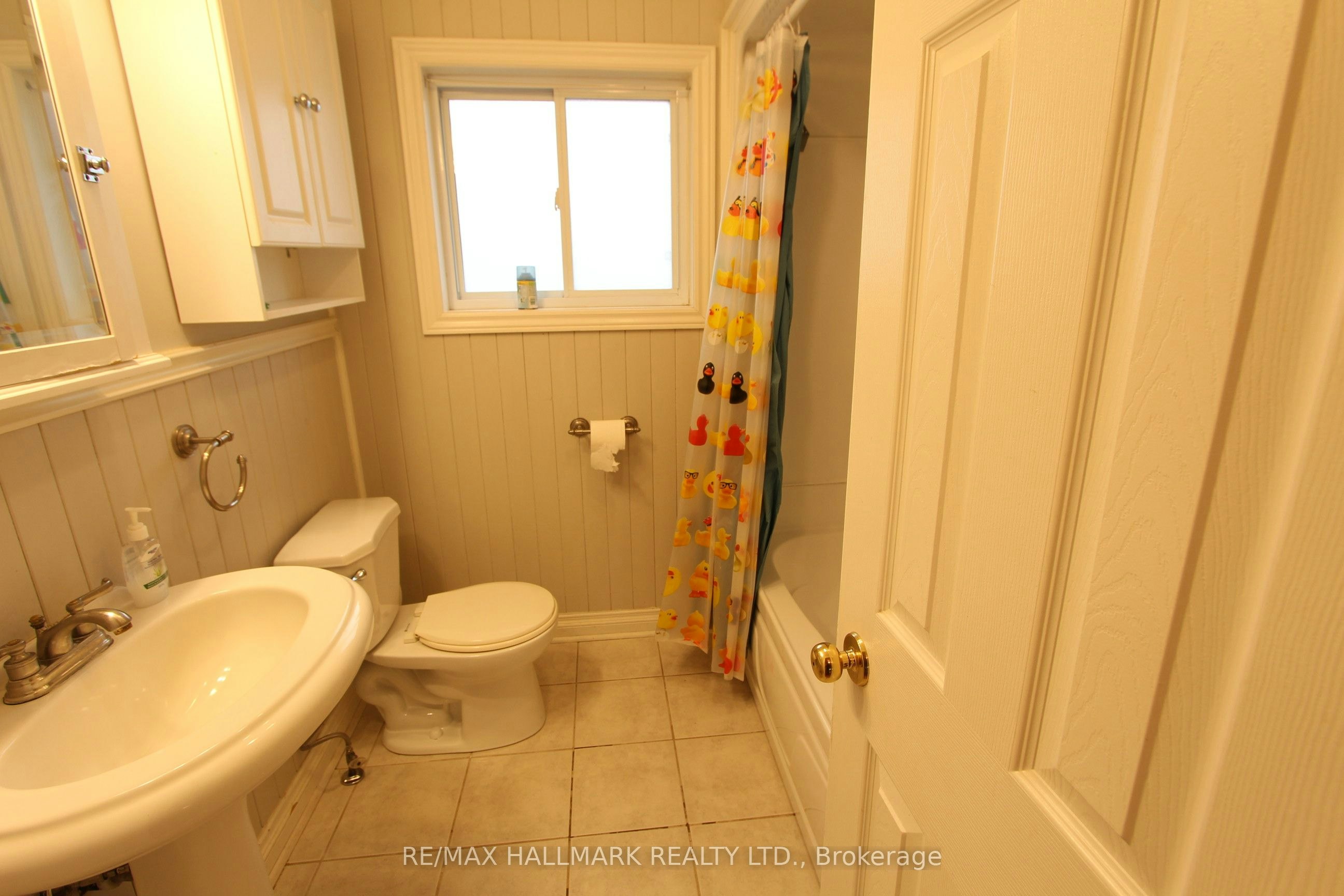 Upper Unit-8 Meadowland Avenue, Barrie, ON, L4N 2Y4 - 14