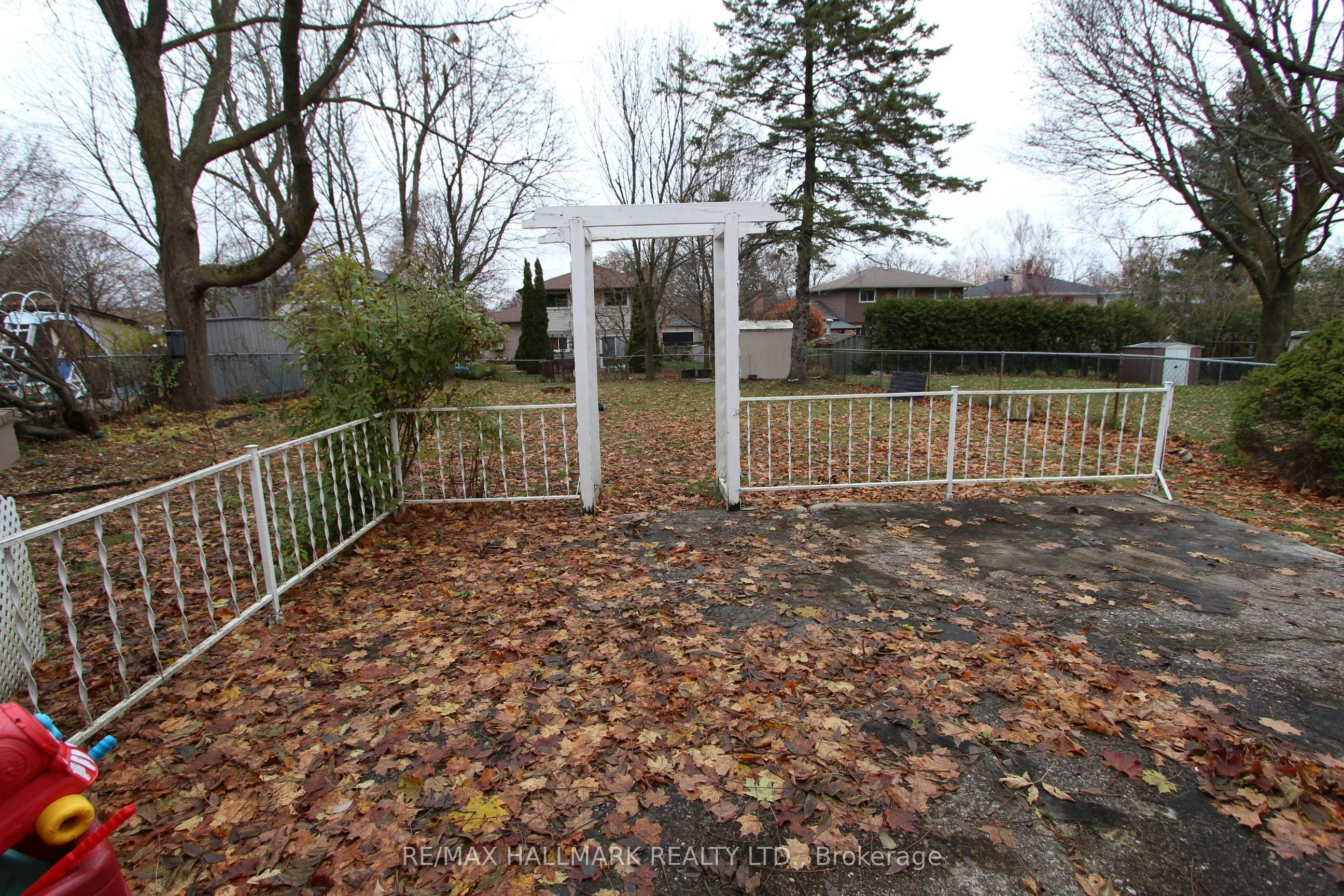 Upper Unit-8 Meadowland Avenue, Barrie, ON, L4N 2Y4 - 17
