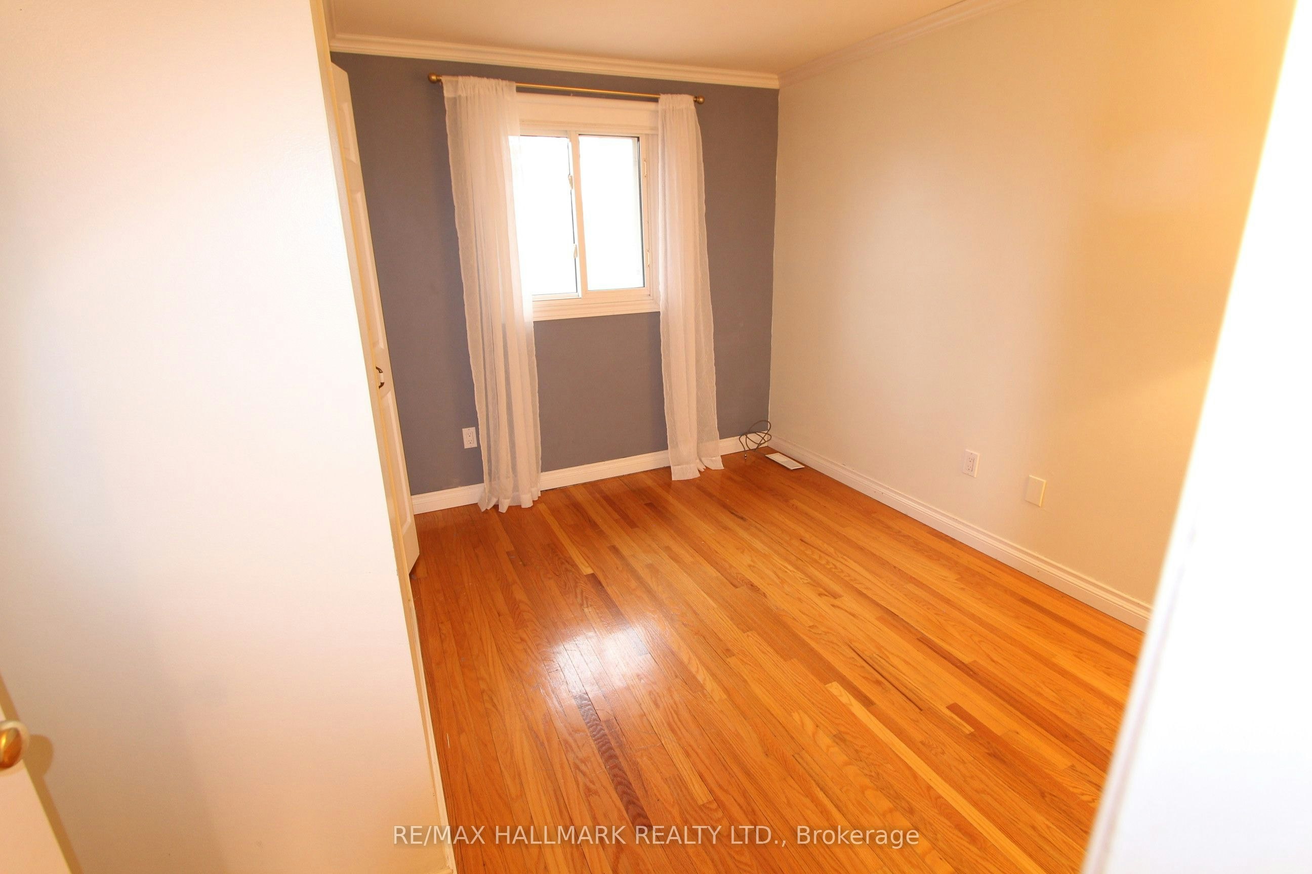 Upper Unit-8 Meadowland Avenue, Barrie, ON, L4N 2Y4 - 11