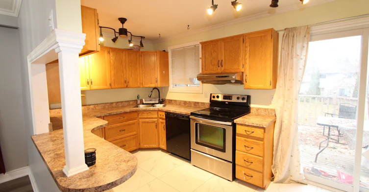 Upper Unit-8 Meadowland Avenue, Barrie, ON, L4N 2Y4 - 5