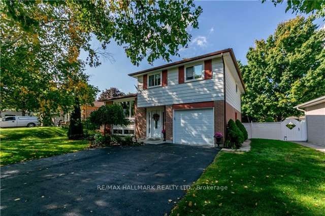 Upper Unit-8 Meadowland Avenue, Barrie, ON, L4N 2Y4