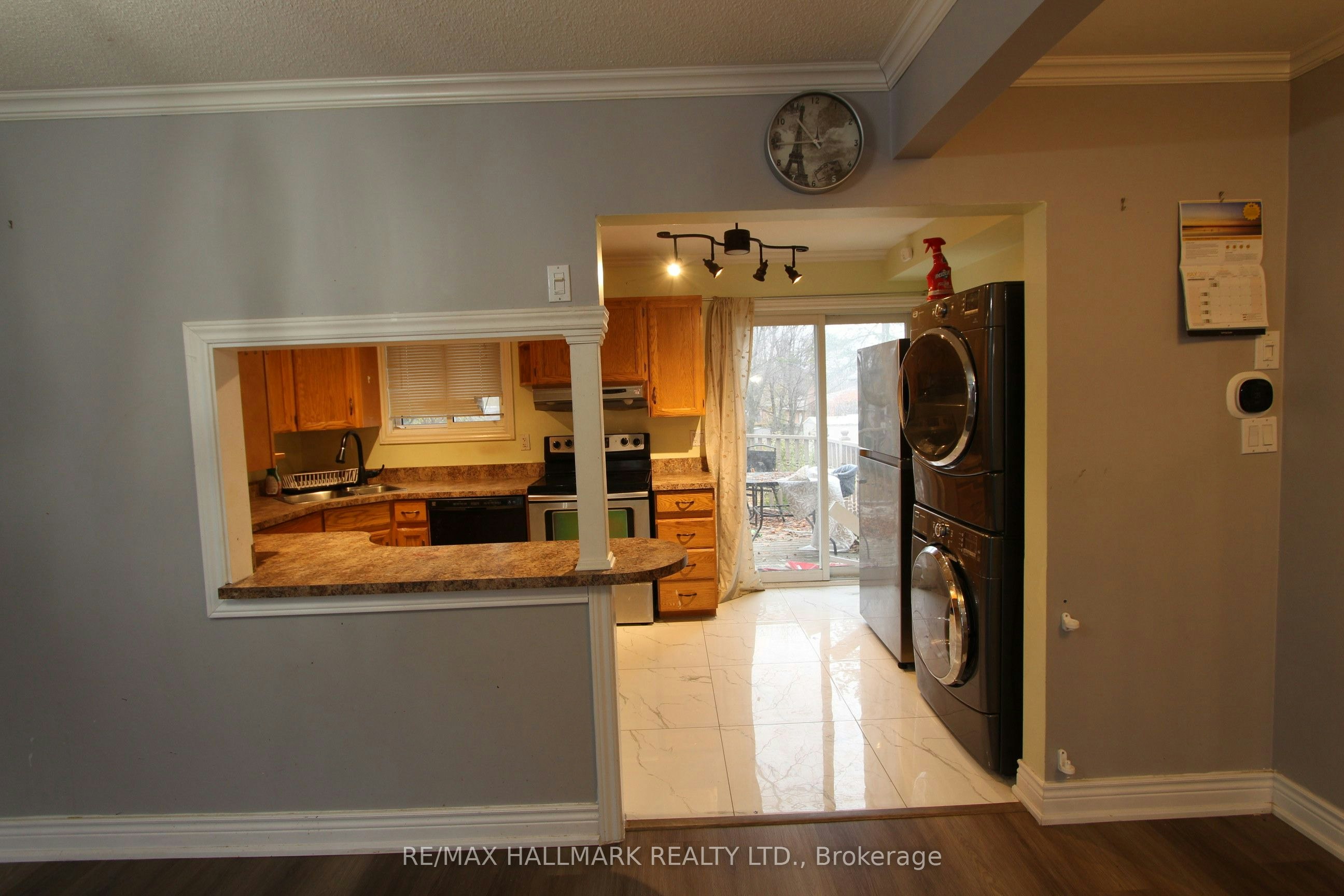 Upper Unit-8 Meadowland Avenue, Barrie, ON, L4N 2Y4 - 7