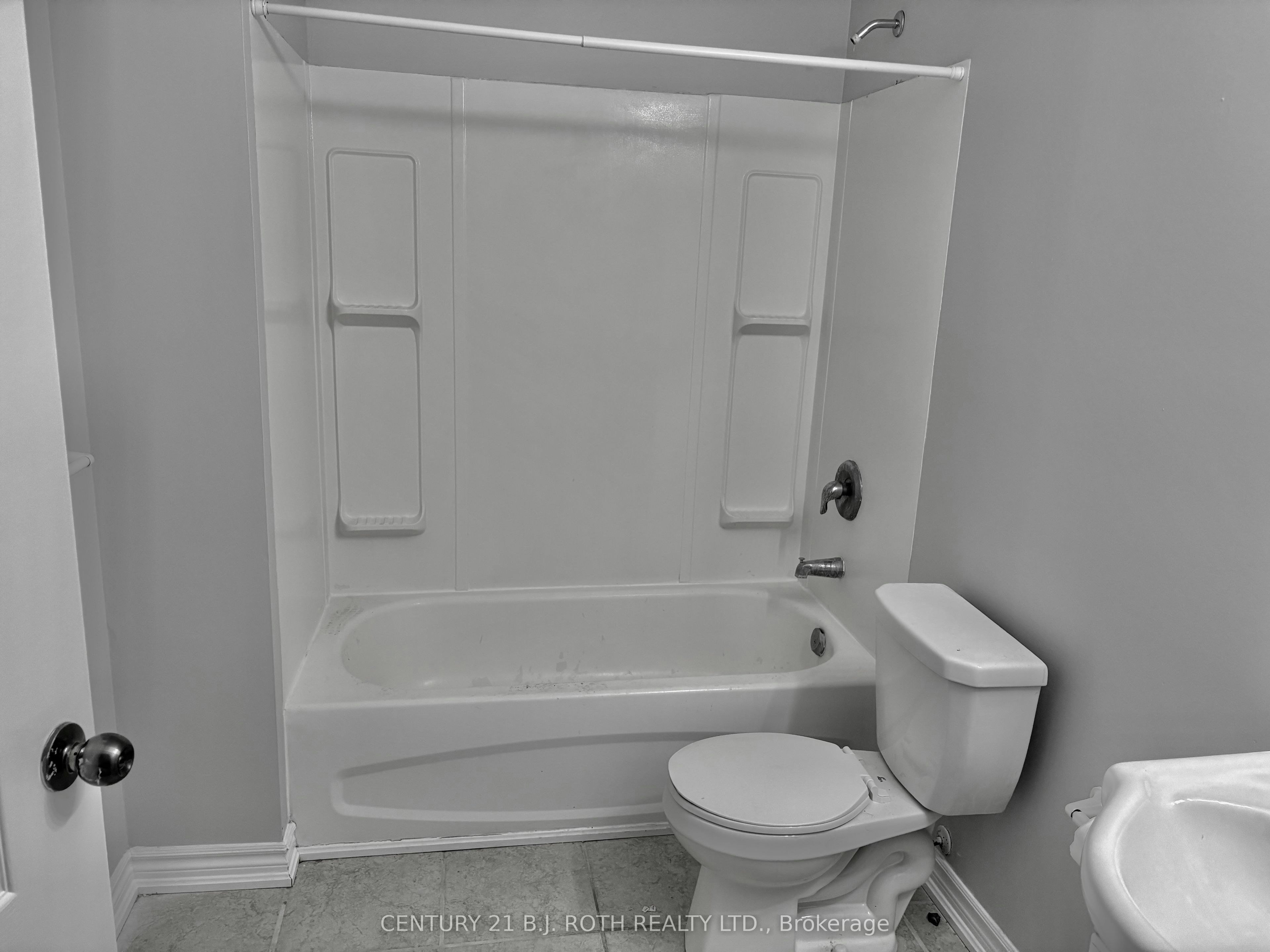 105-19 Dunlop Street W, Barrie, ON, L4N 1A1 - 11