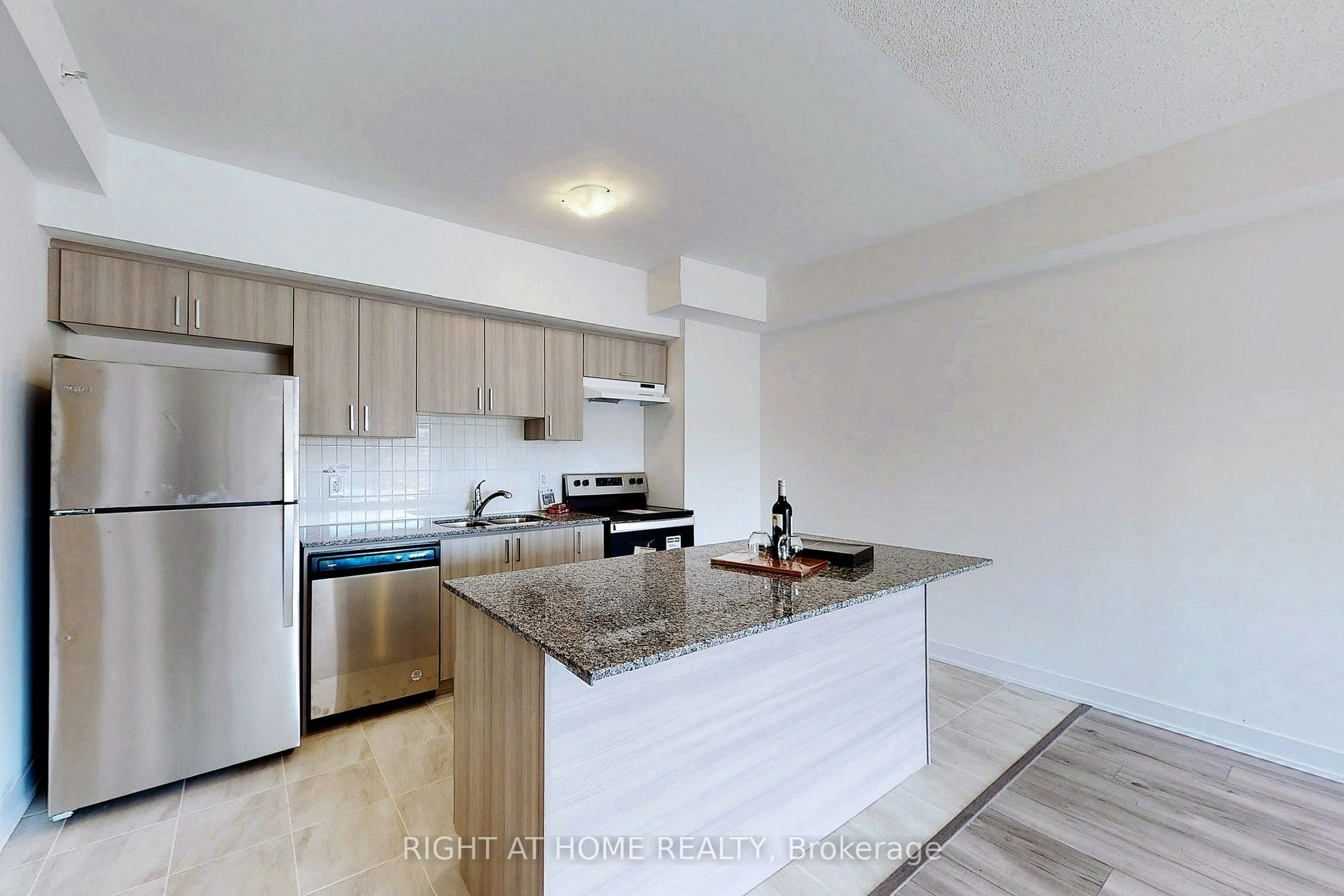 204-8 Culinary Lane, Barrie, ON, L9J 0T2 - 4
