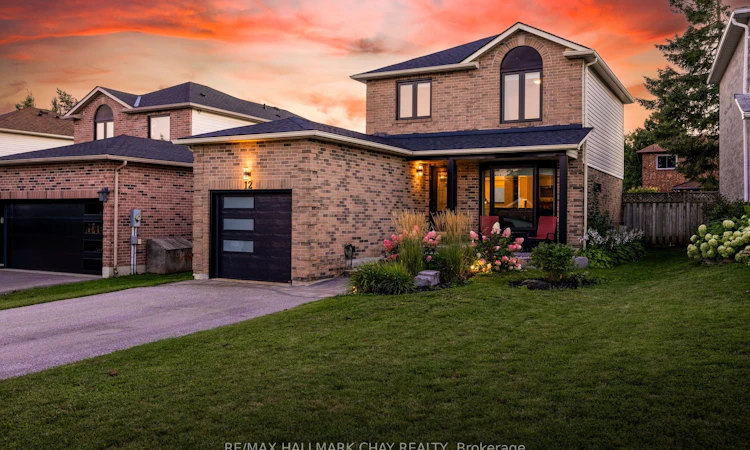 12 Grasett Crescent