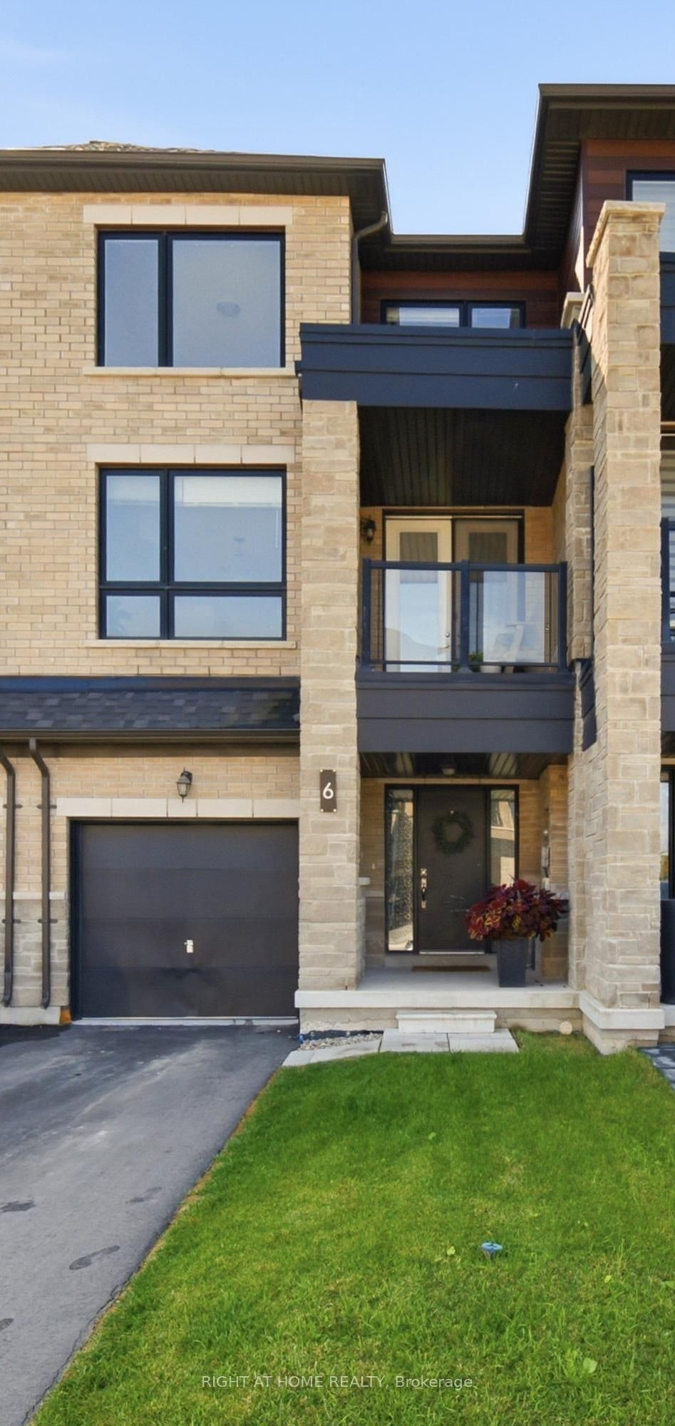 6 Blue Forest Crescent, Barrie, ON, L9J 0N3
