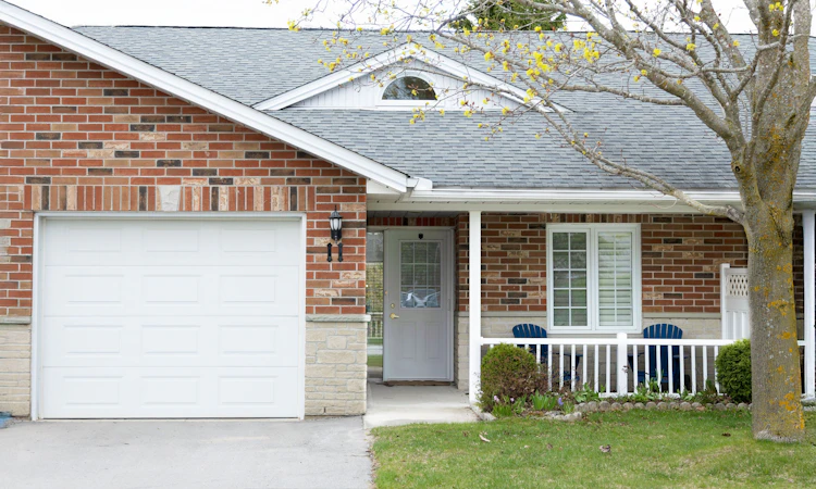 11-275 Huron Street
