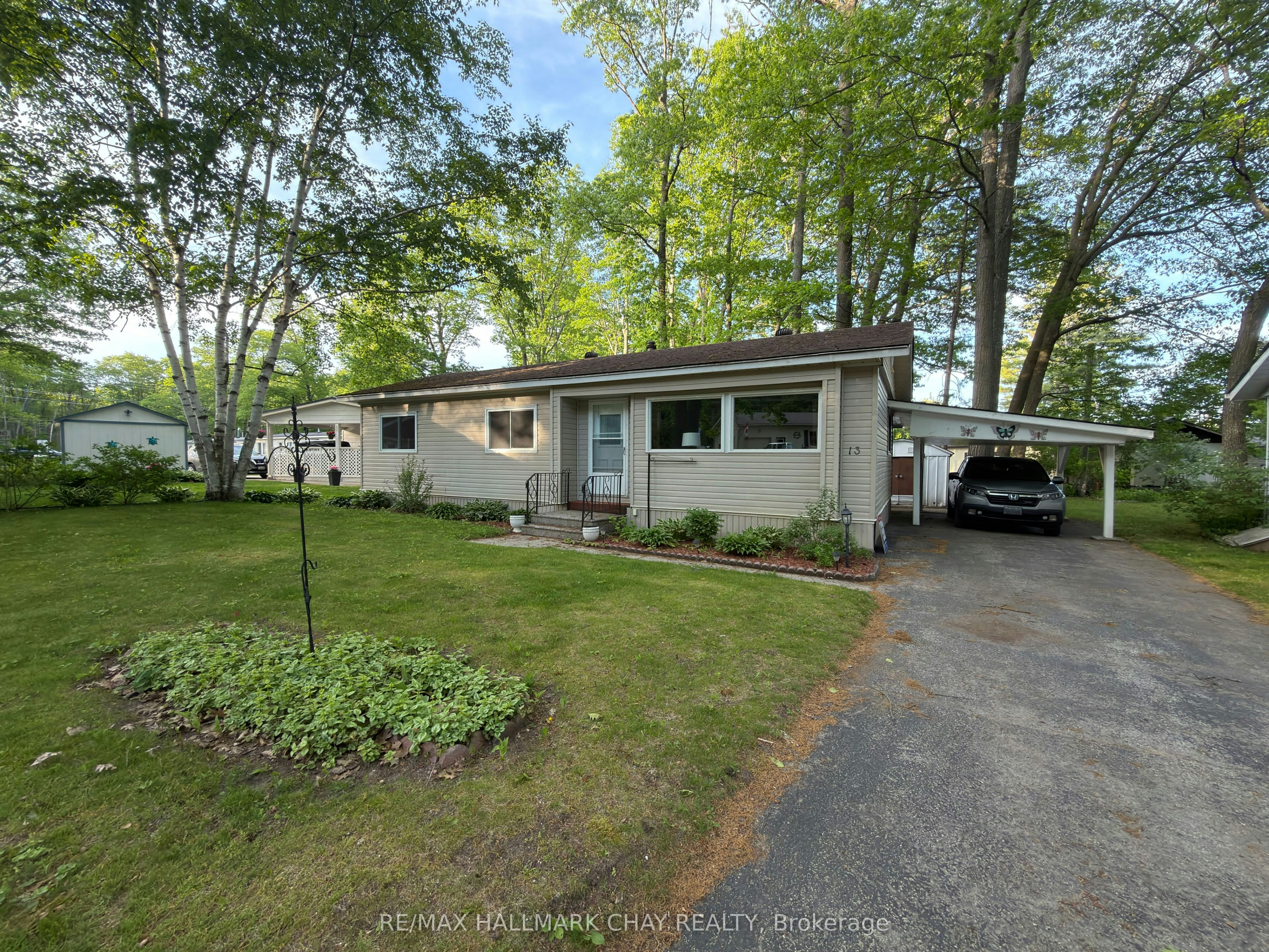 13 Carruthers Street N, Wasaga Beach, ON, L9Z 1K2