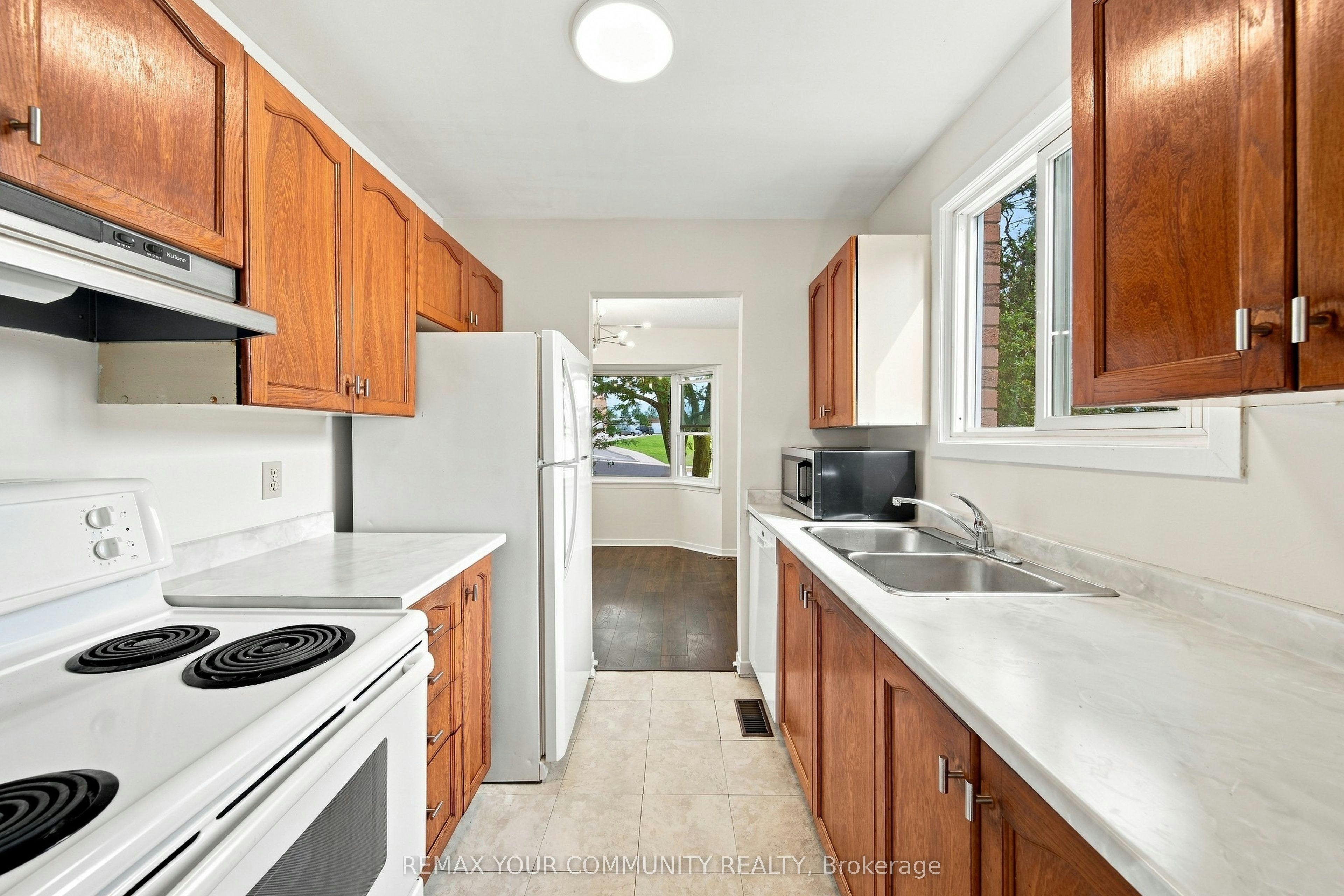 233 Little Avenue, Barrie, ON, L4N 6L3 - 10