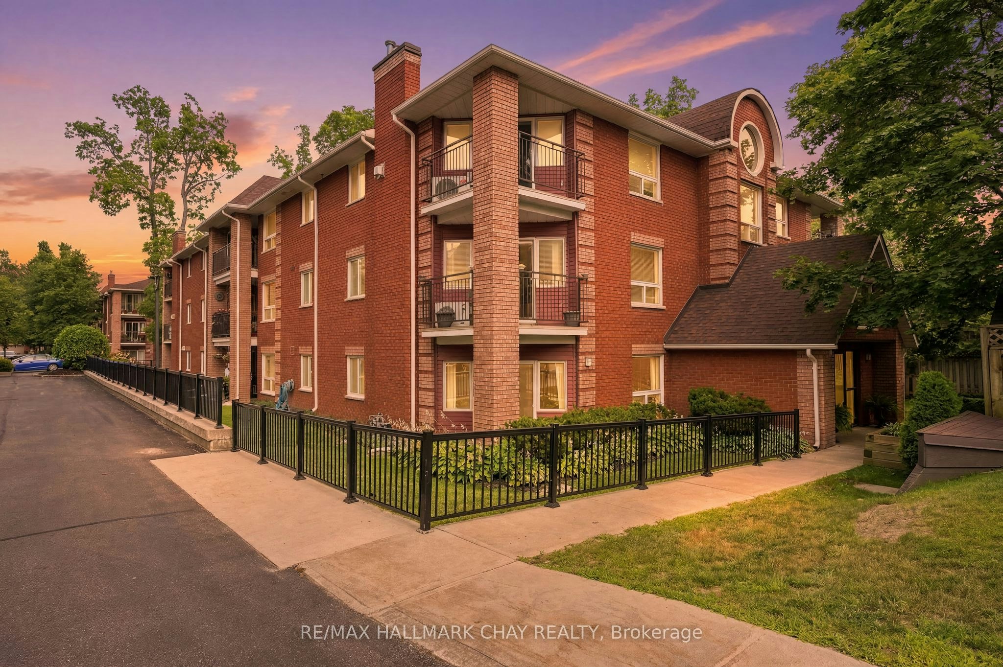 201-131 Clapperton Street, Barrie, ON, L4M 3G3