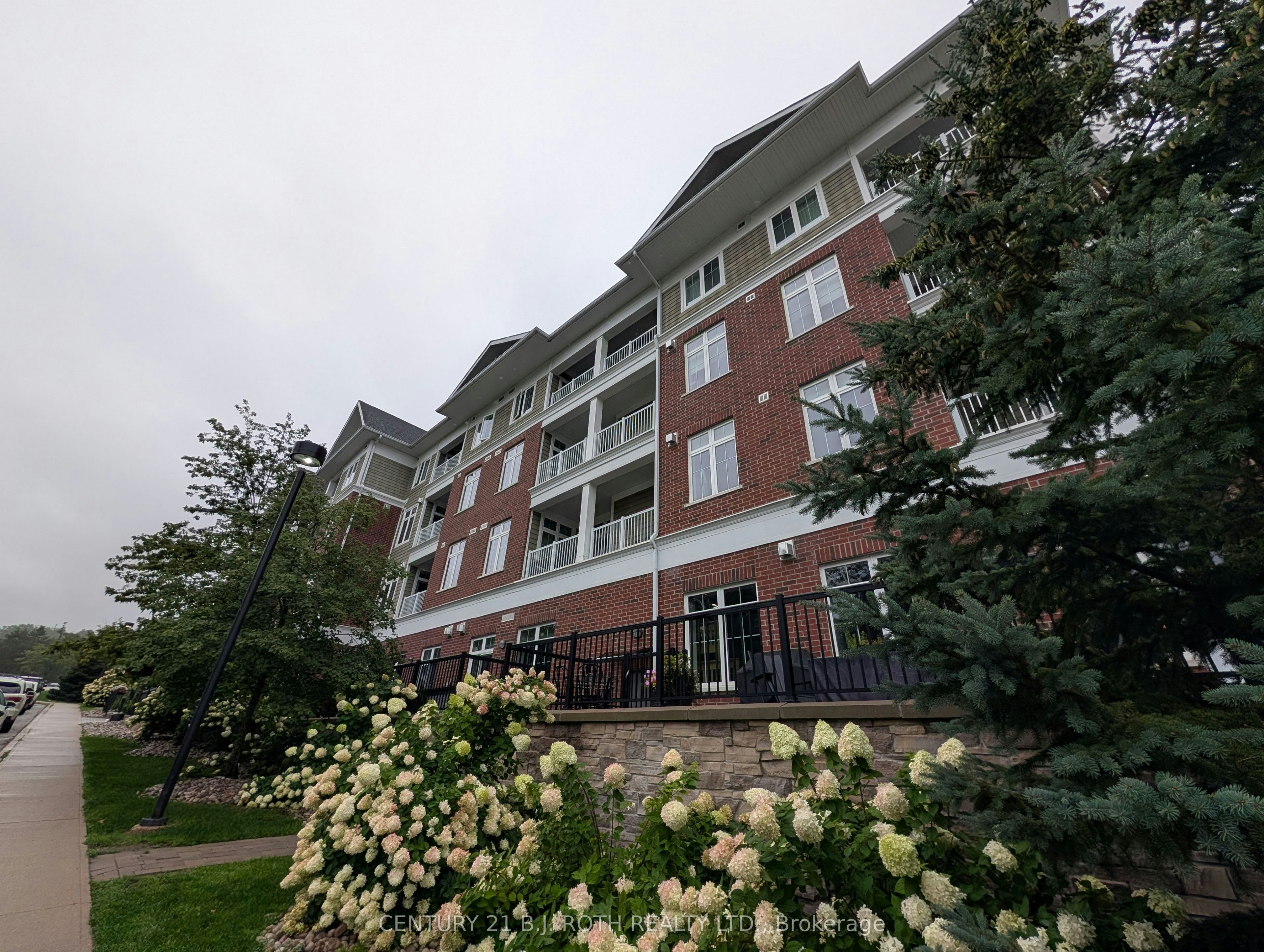 302-40 Horseshoe Boulevard, Oro-Medonte, ON, L4M 4Y8