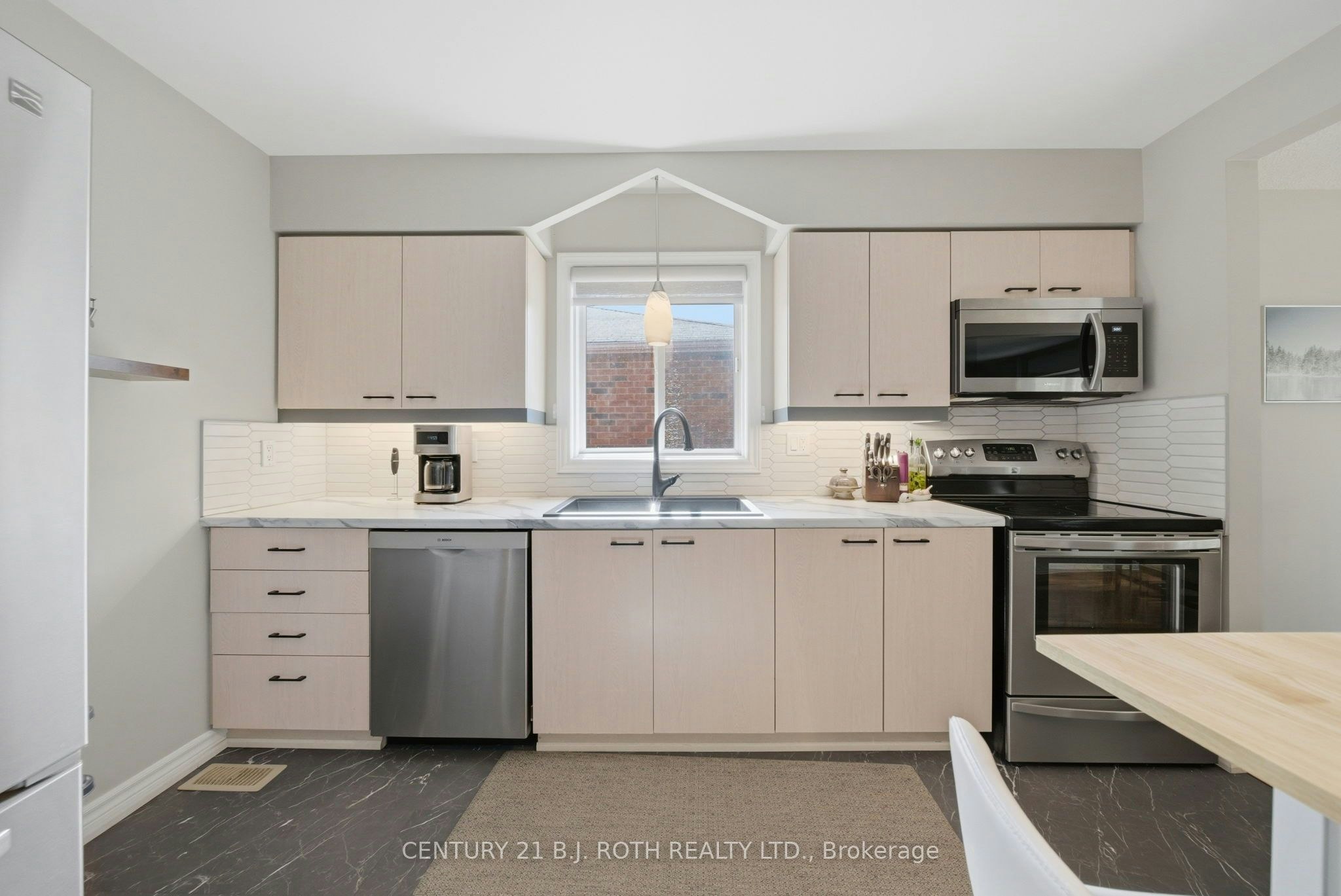 300 Cundles Road W, Barrie, ON, L4N 7C9 - 12