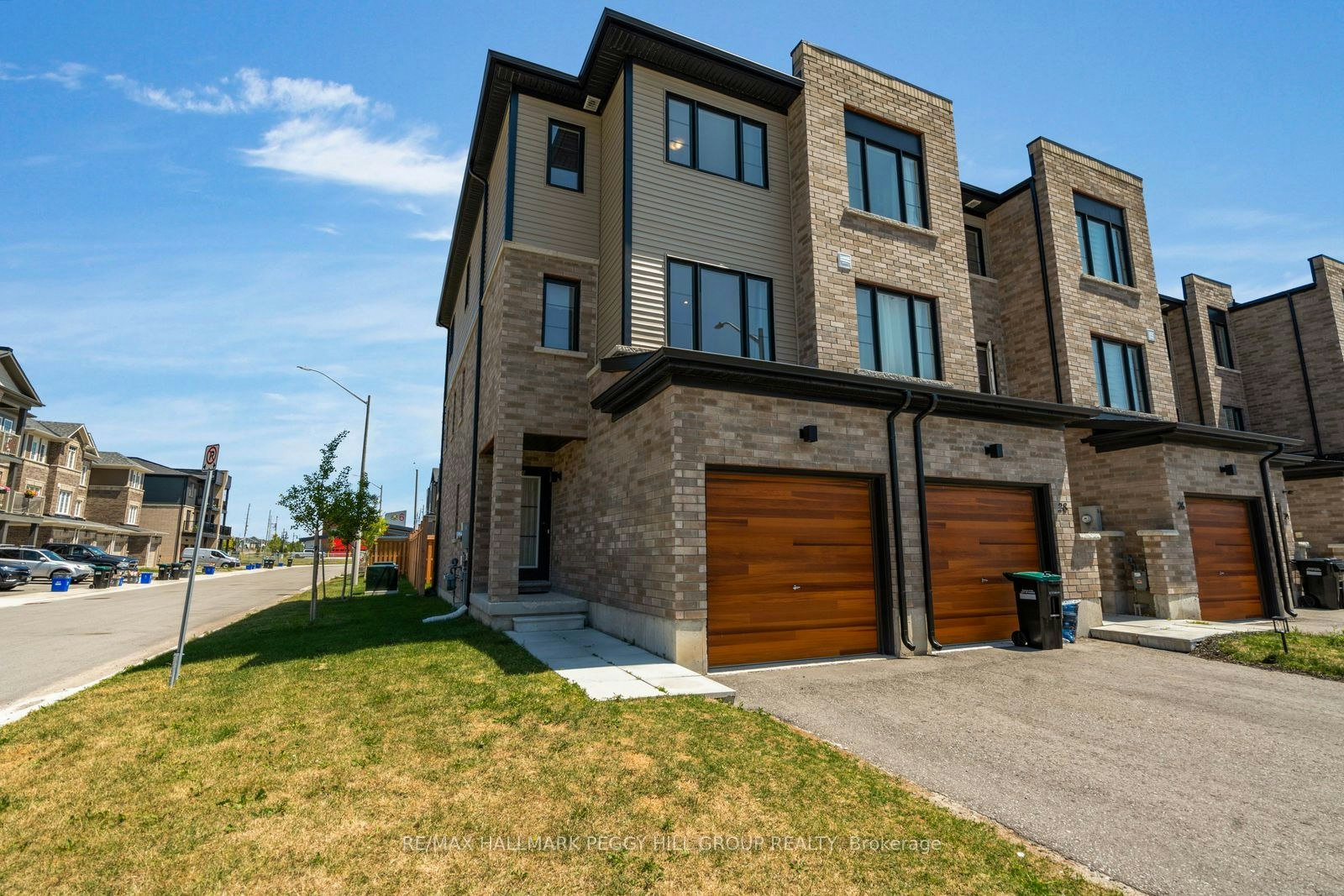 30 Pumpkin Corner Crescent, Barrie, ON, L9J 0T6