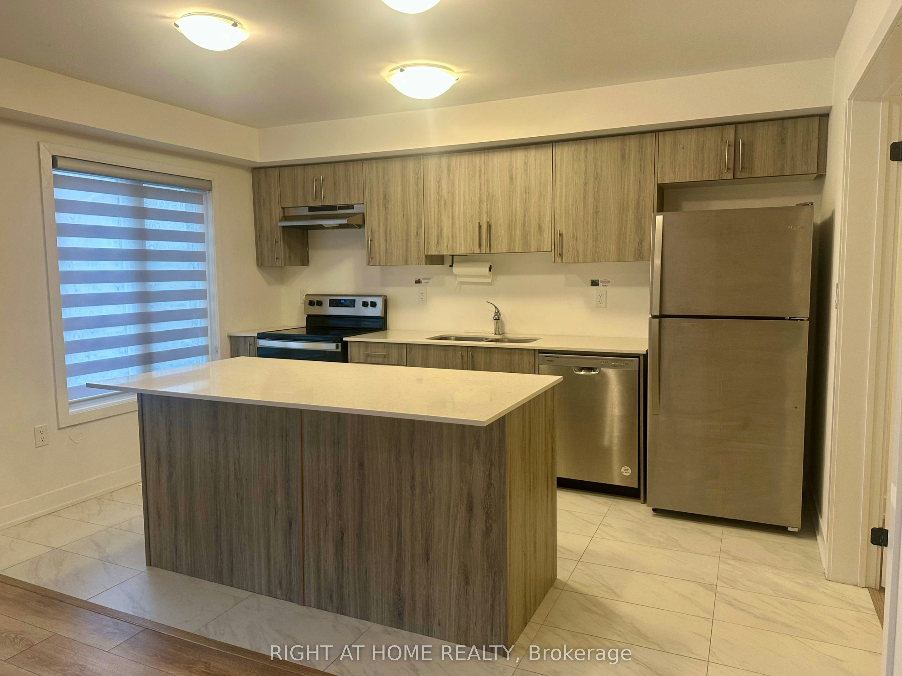 7 Wagon Lane, Barrie, ON, L9J 0V4 - 3