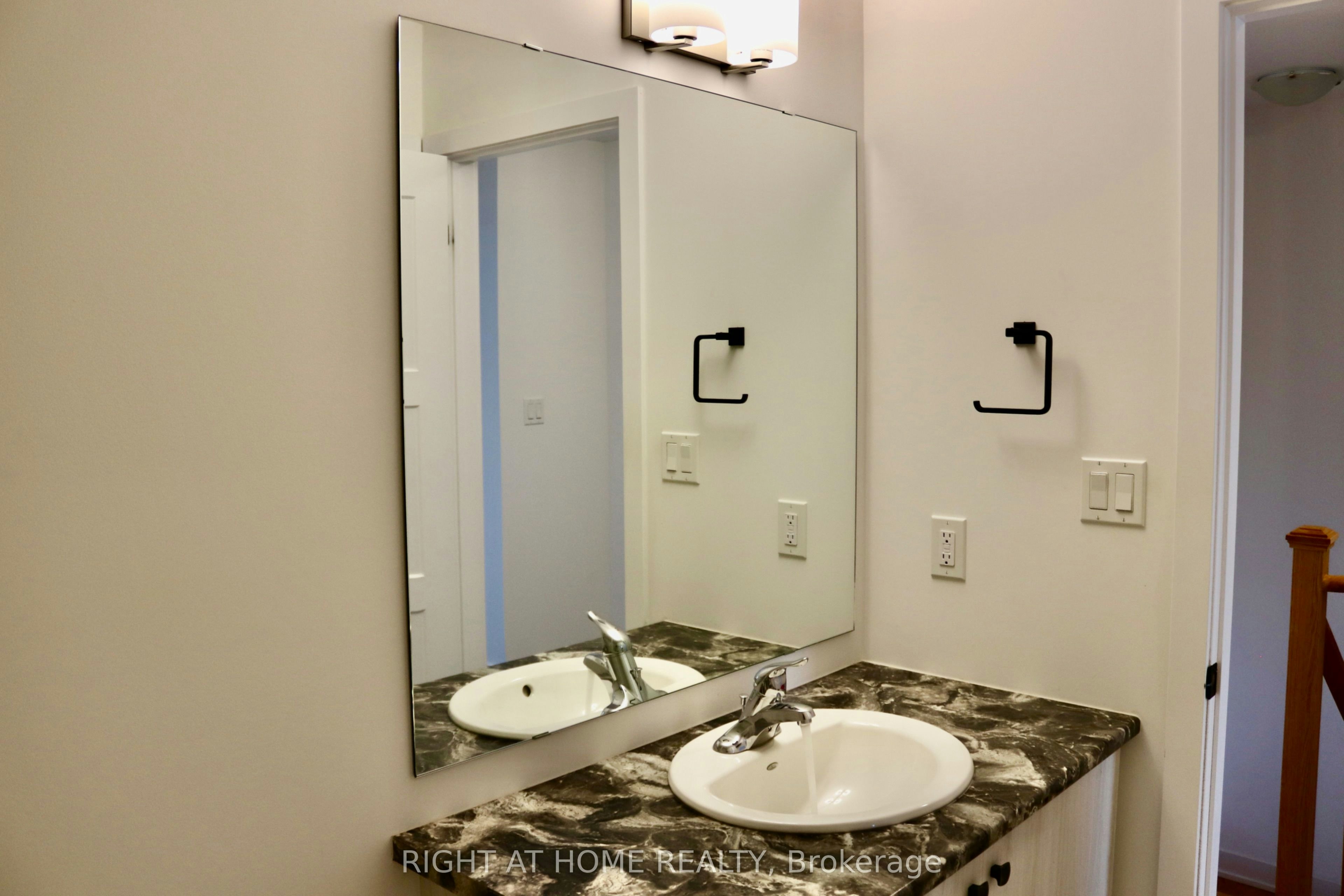 7 Wagon Lane, Barrie, ON, L9J 0V4 - 16