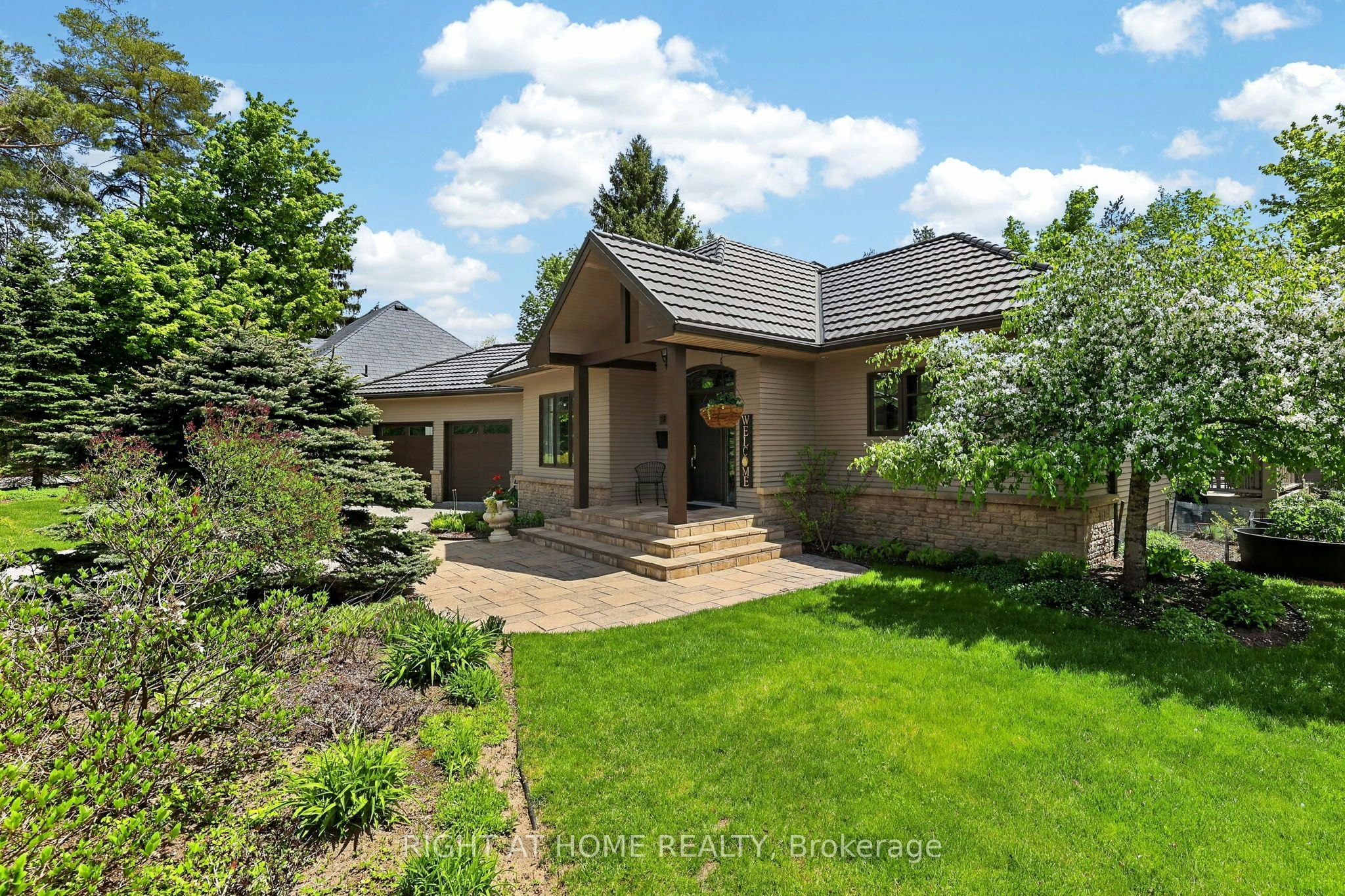 13 Alpine Way, Oro-Medonte, ON, L0L 2L0