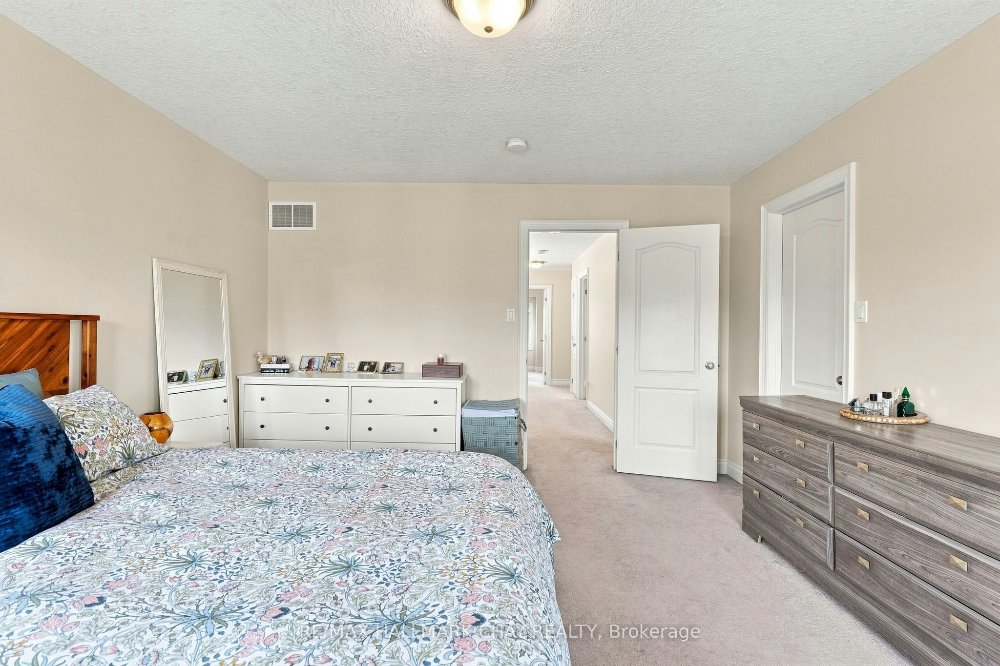 23 Nathan Crescent, Barrie, ON, L4N 0S5 - 23