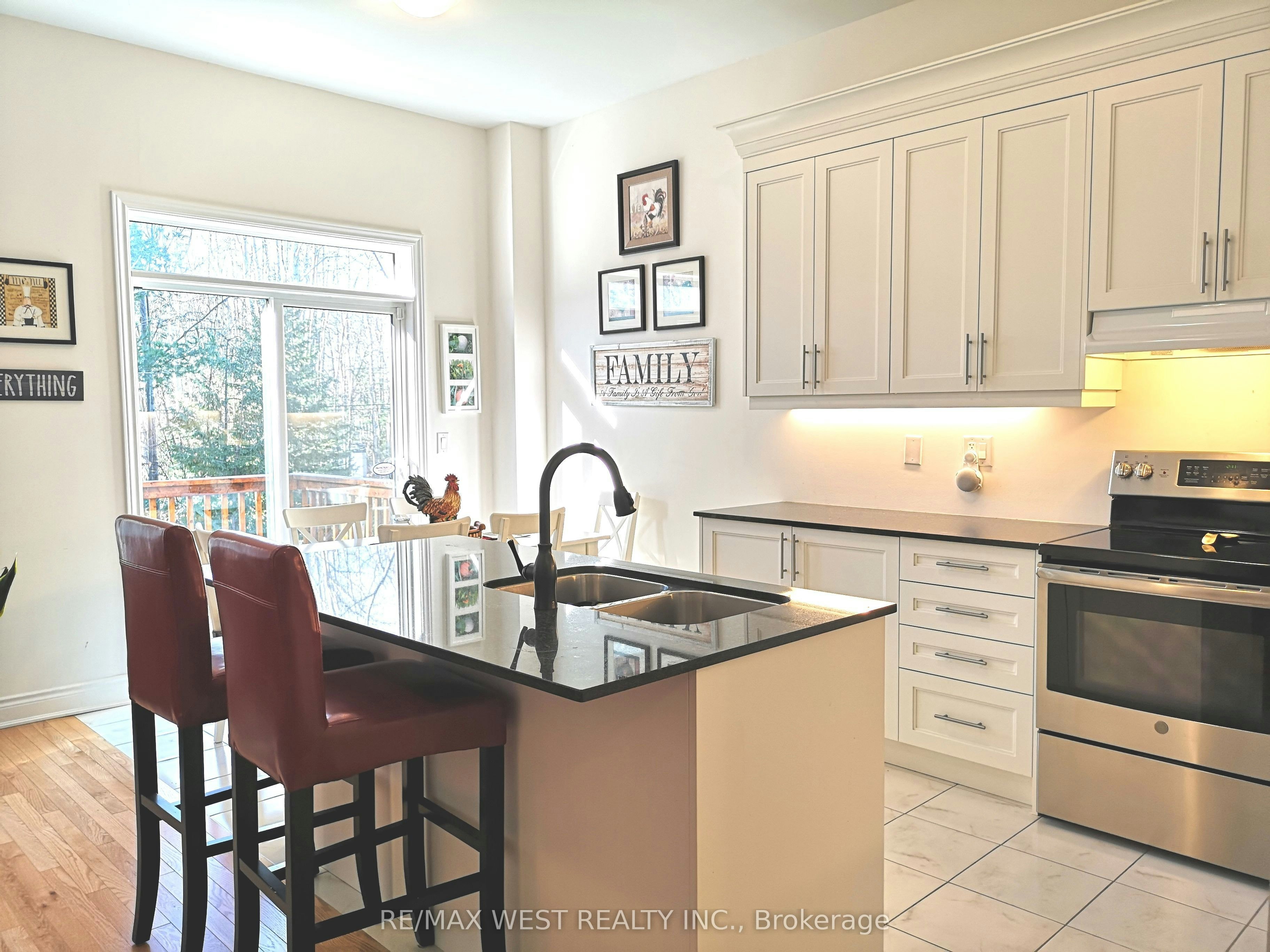 22 Farewell Avenue, Wasaga Beach, ON, L9Z 0H3 - 2