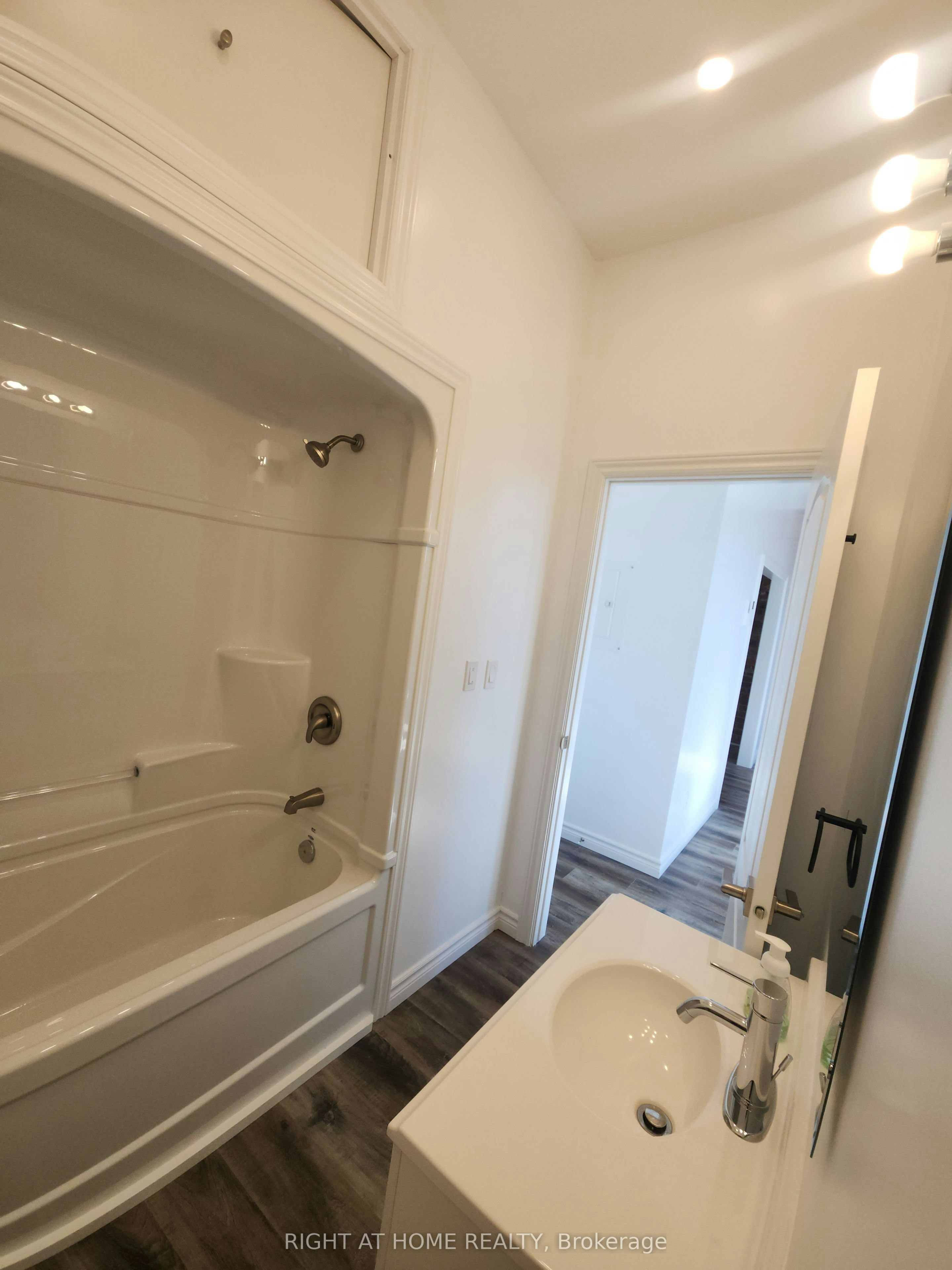 201-9 Queen Street W, Springwater, ON, L0L 1P0 - 10
