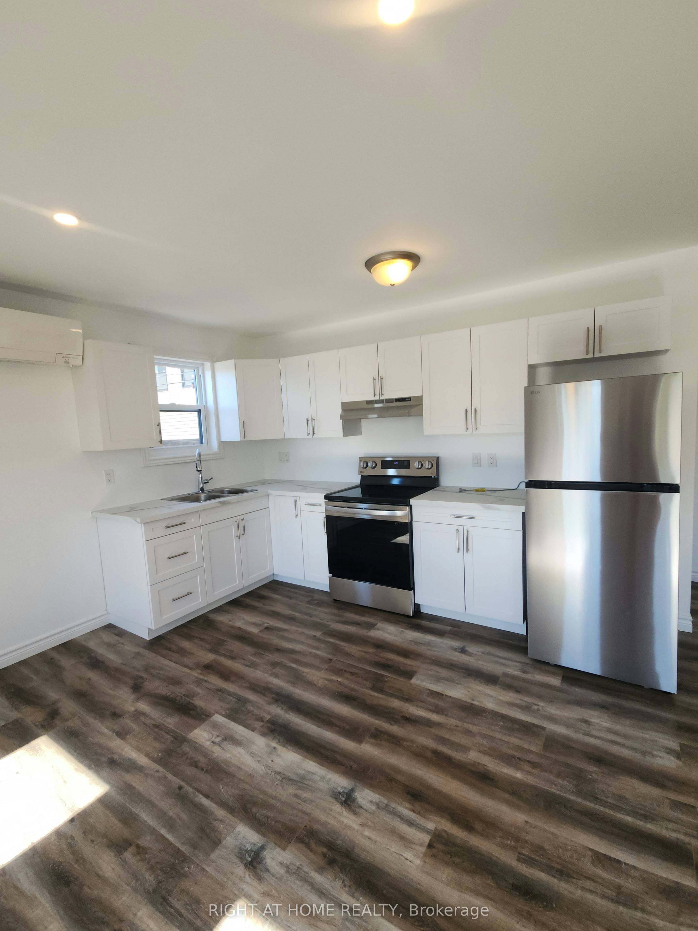 201-9 Queen Street W, Springwater, ON, L0L 1P0 - 14