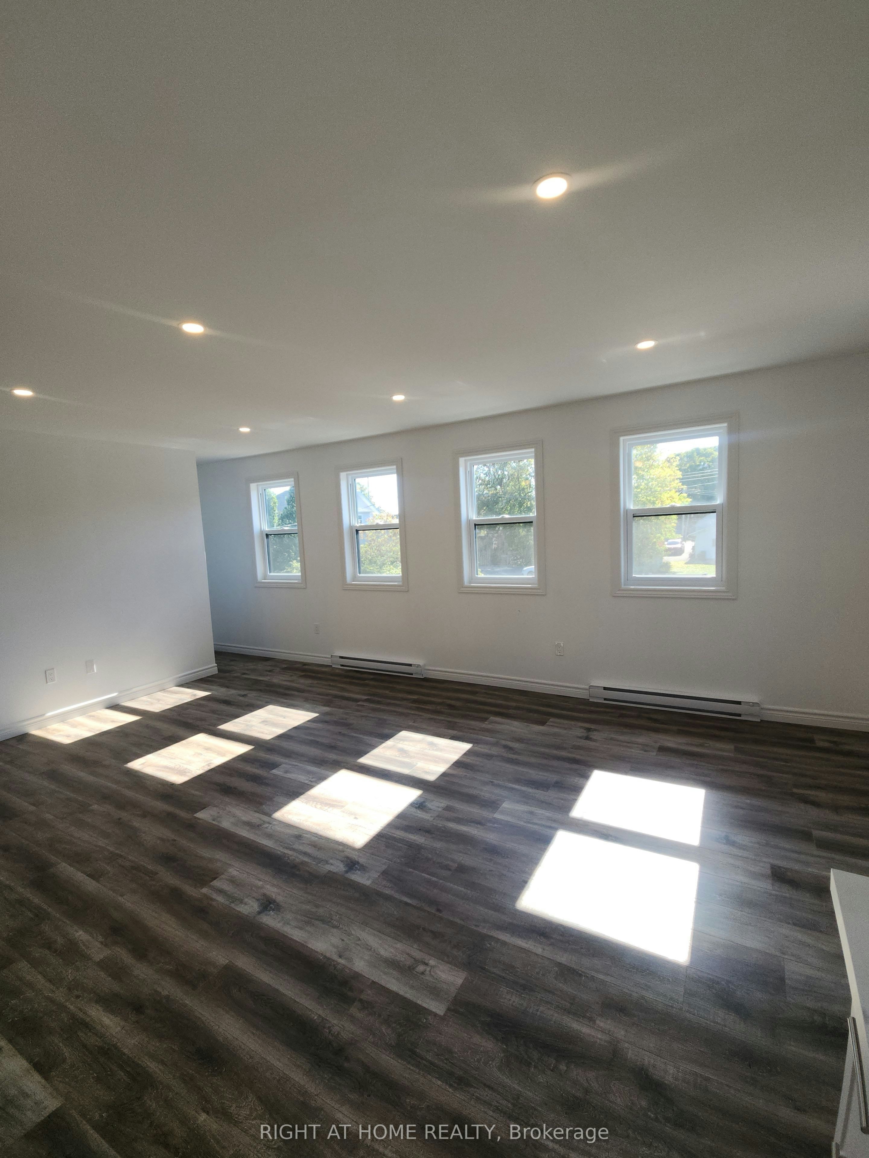 201-9 Queen Street W, Springwater, ON, L0L 1P0 - 15