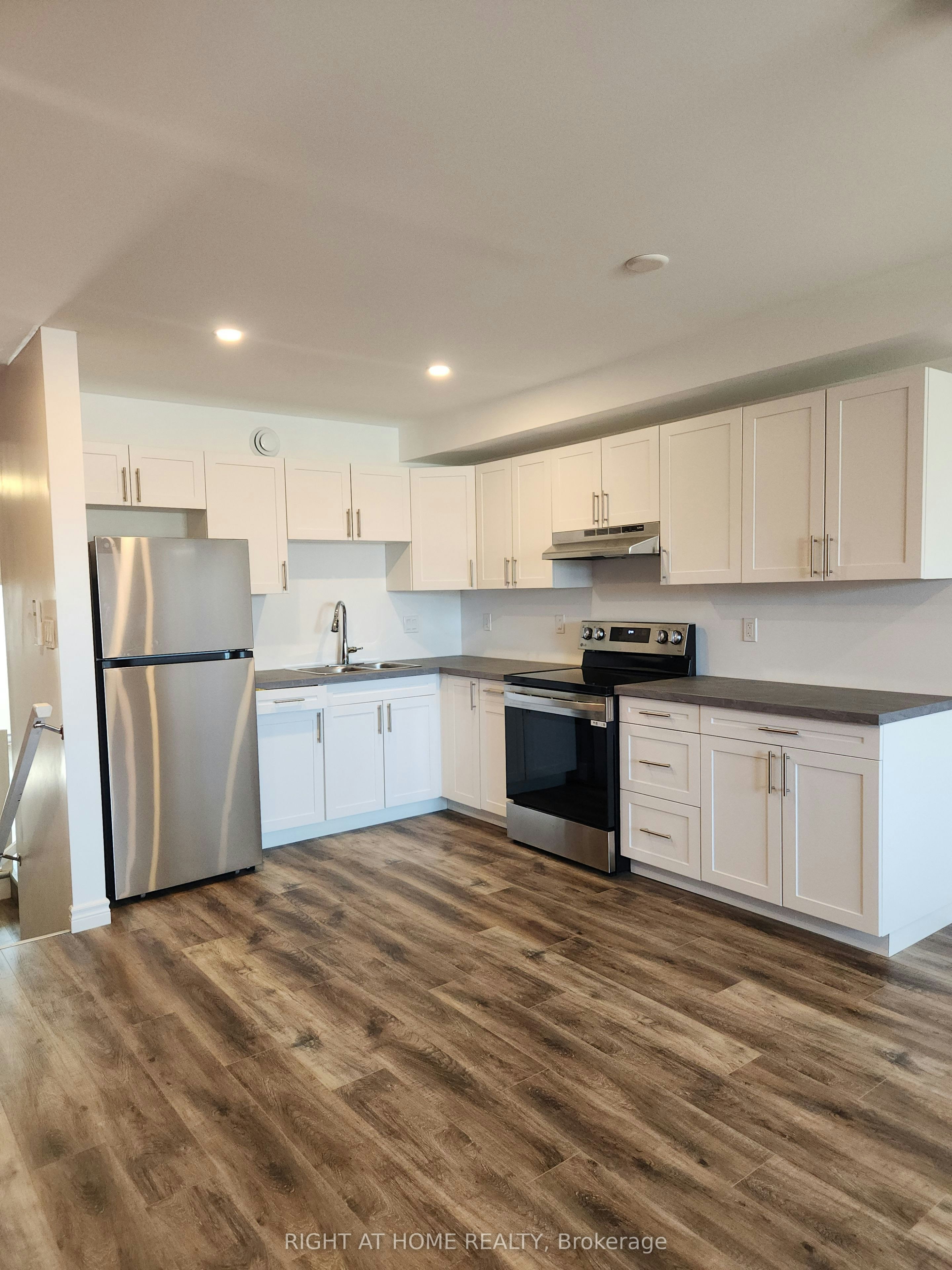 203-9 Queen Street W, Springwater, ON, L0L 1P0 - 5