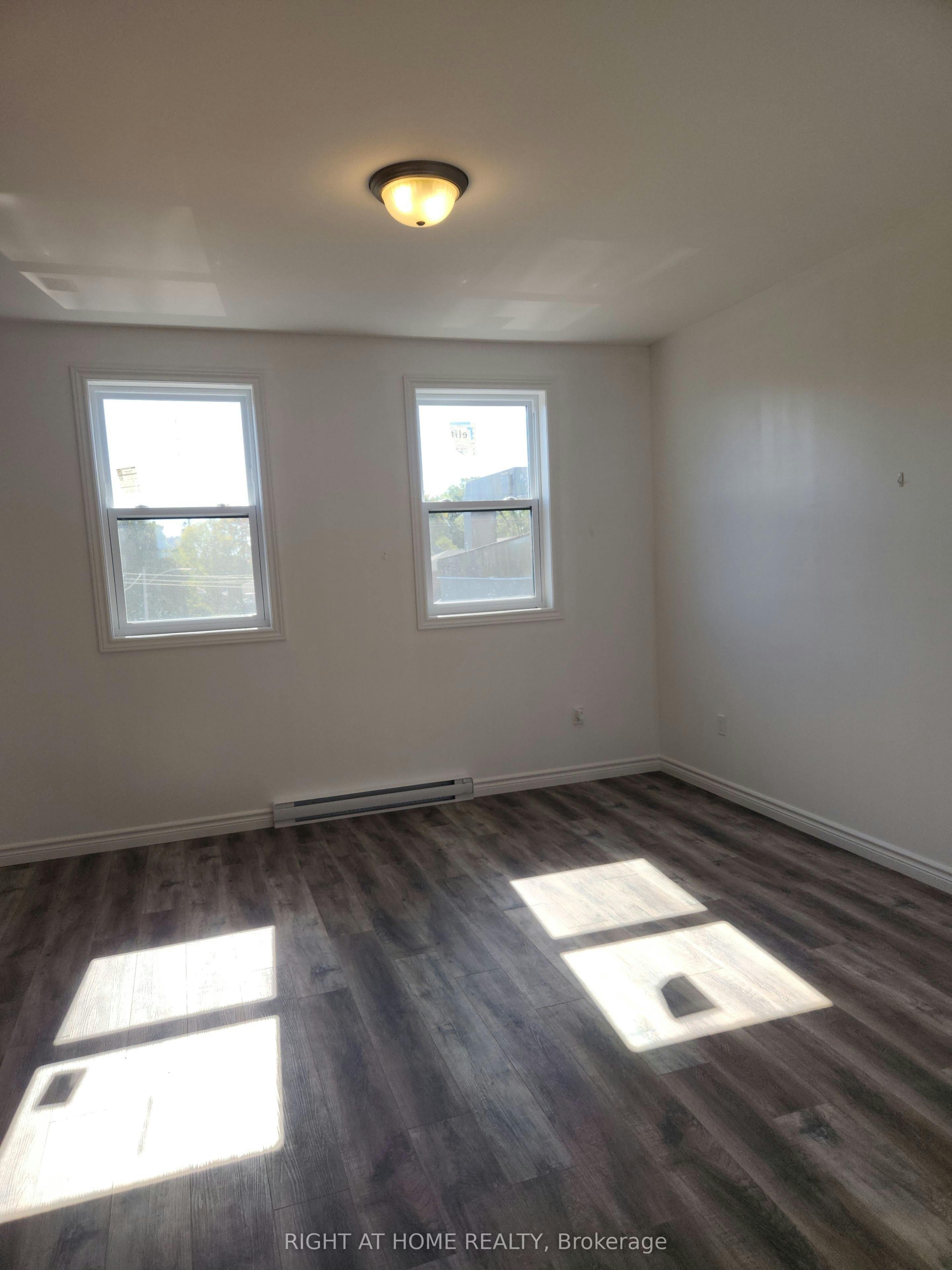 203-9 Queen Street W, Springwater, ON, L0L 1P0 - 8