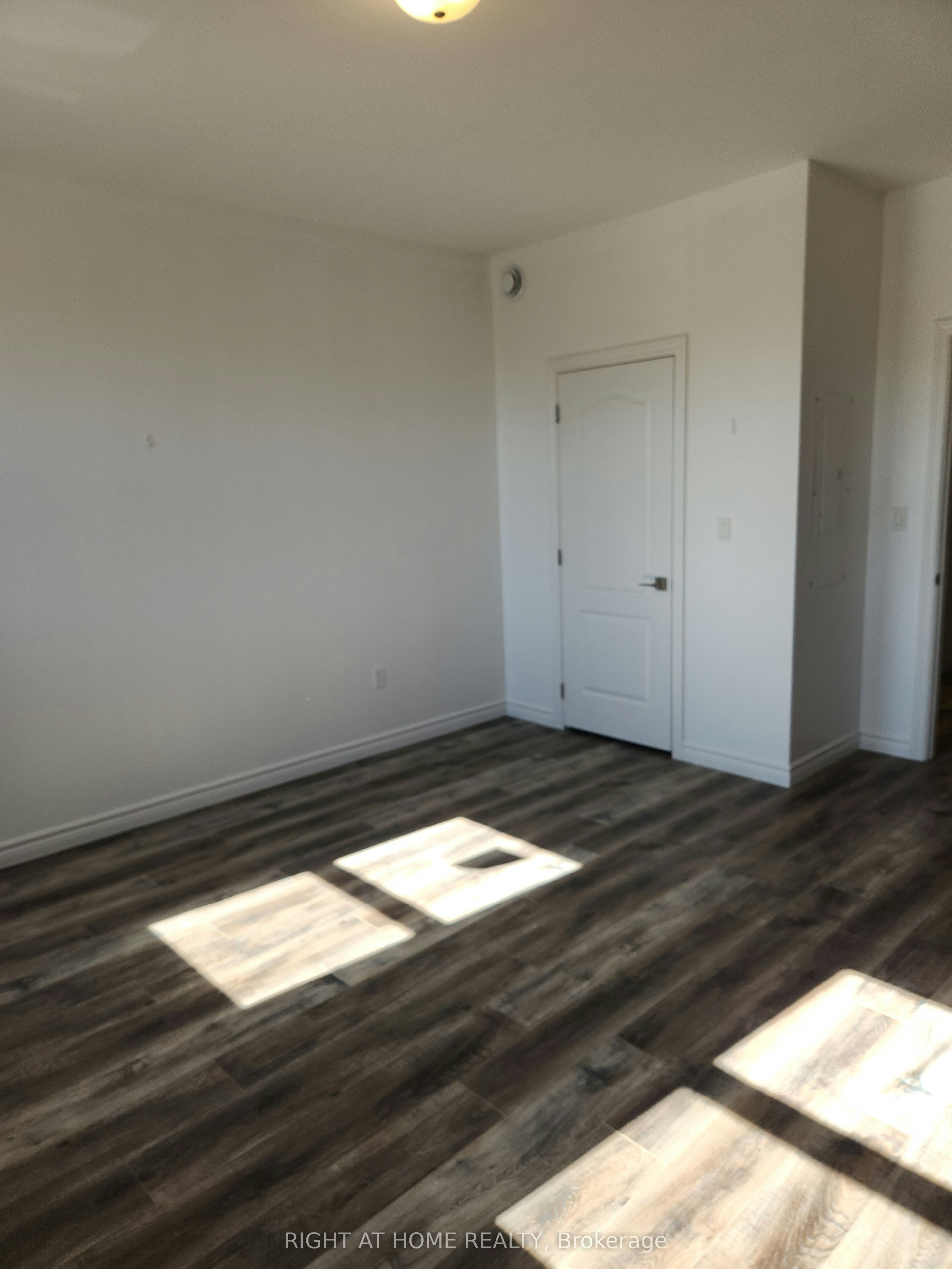 203-9 Queen Street W, Springwater, ON, L0L 1P0 - 10