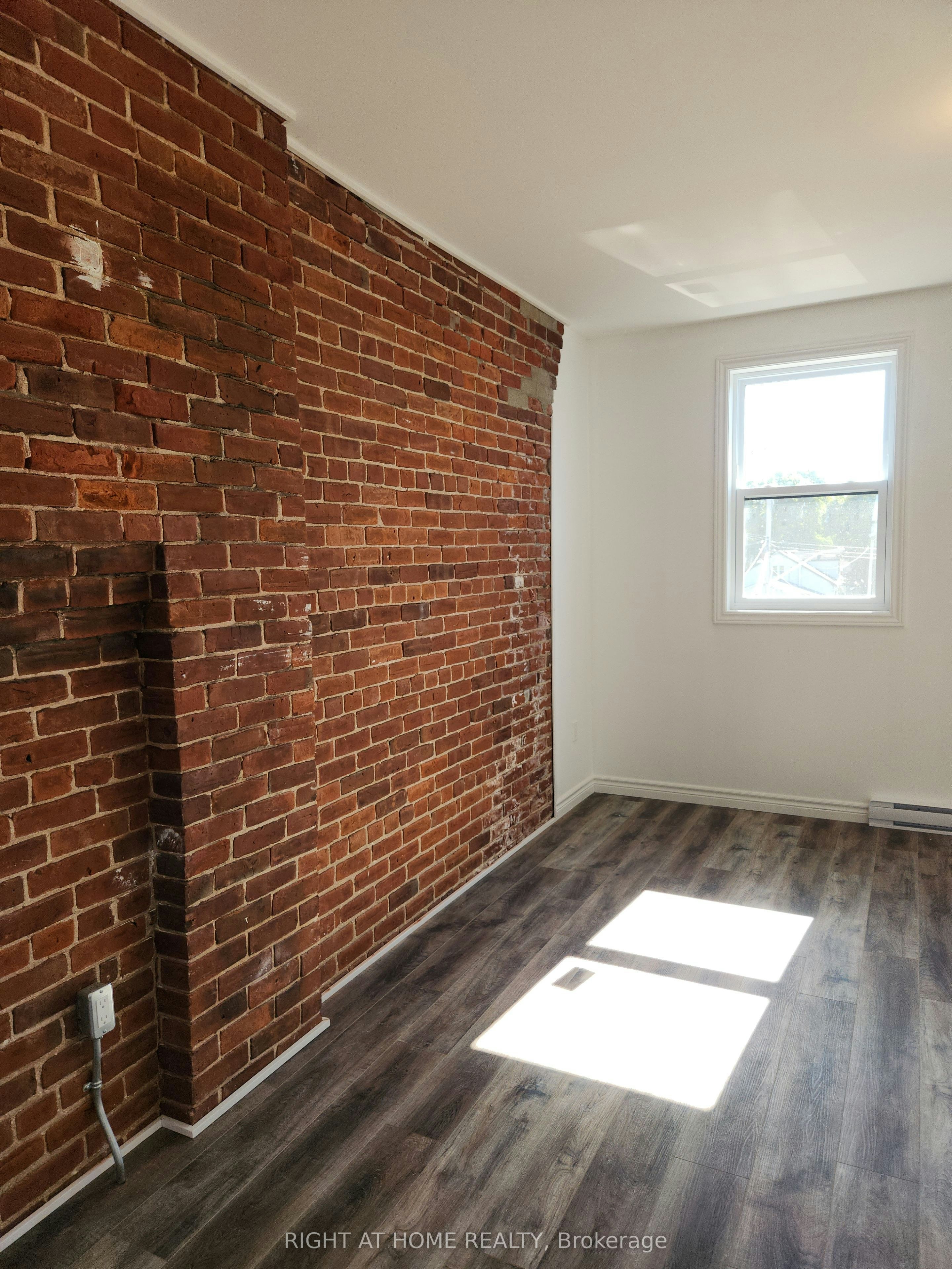 203-9 Queen Street W, Springwater, ON, L0L 1P0 - 11